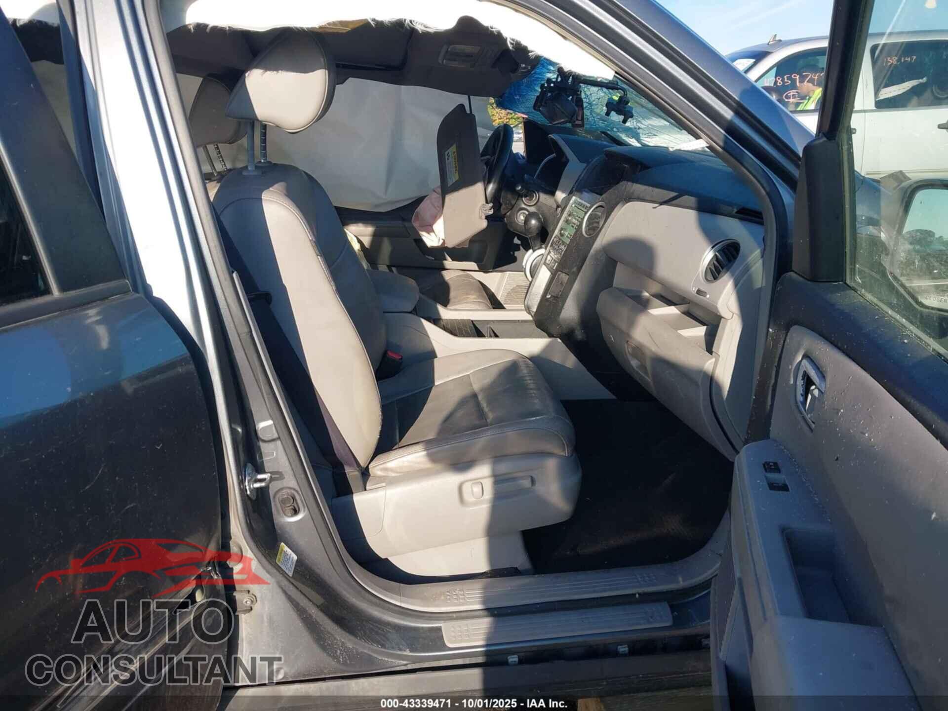 HONDA PILOT 2009 - 5FNYF485X9B028234