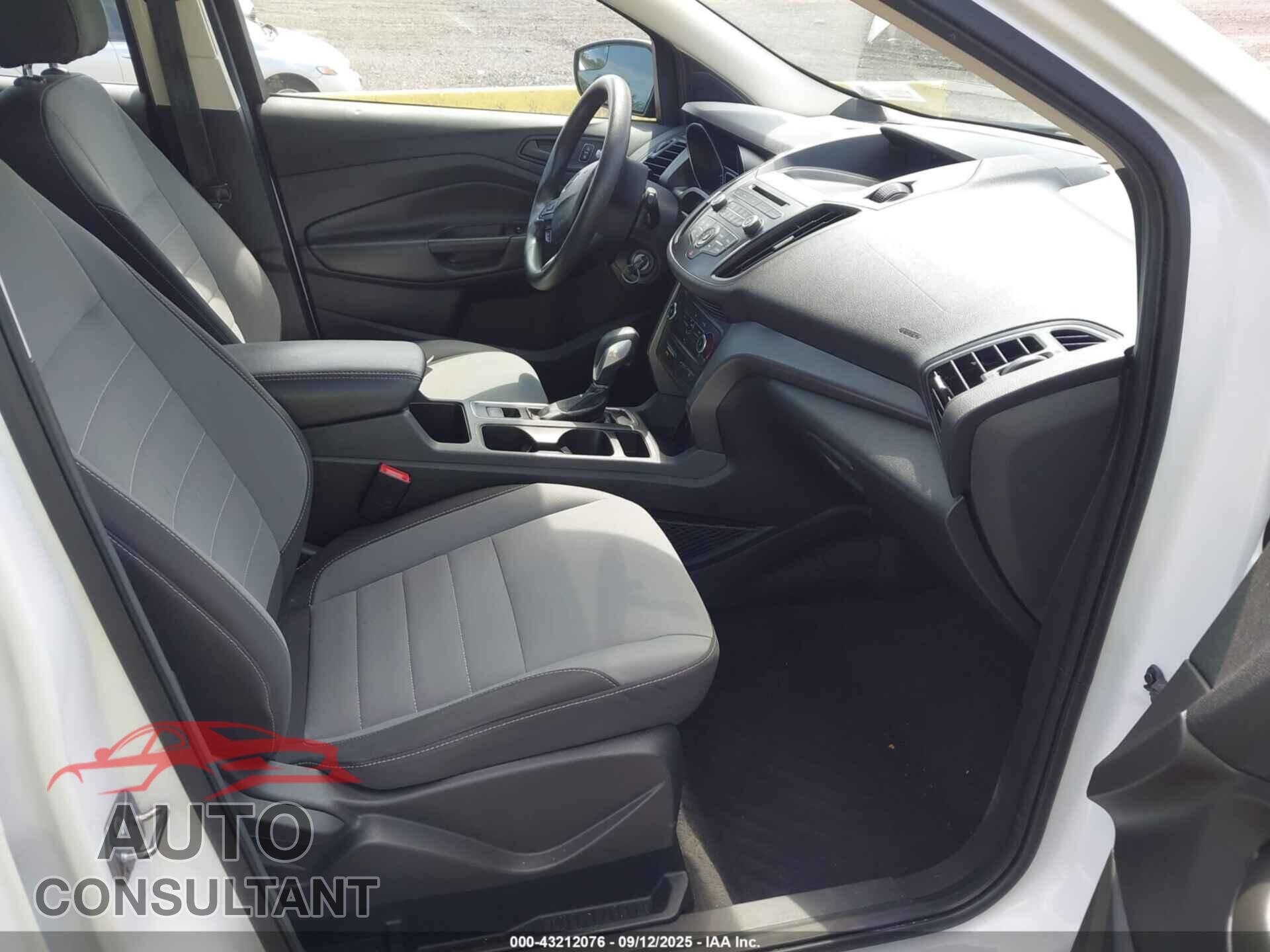 FORD ESCAPE 2017 - 1FMCU0F72HUD25223