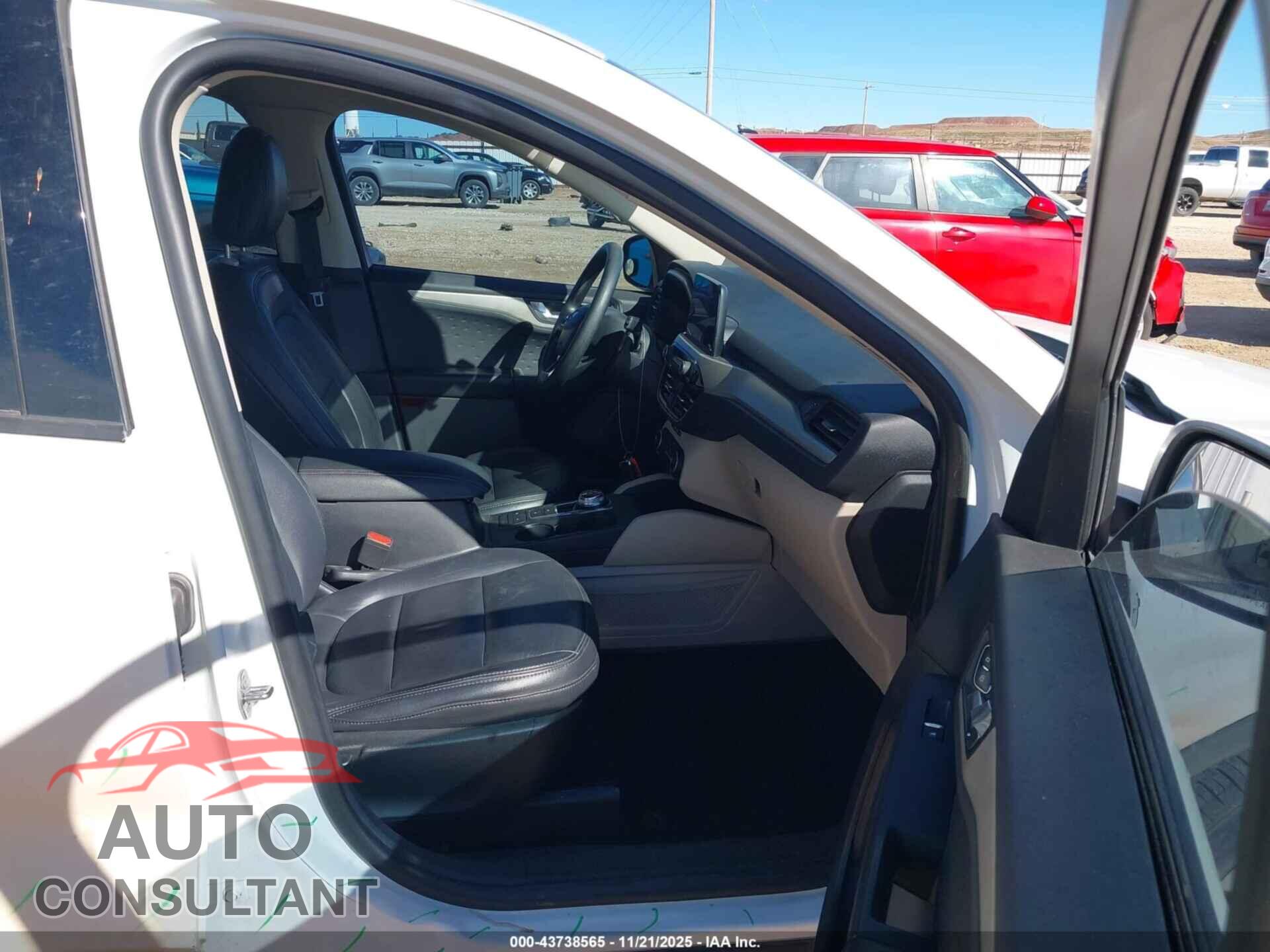 FORD ESCAPE 2020 - 1FMCU0G64LUA31966