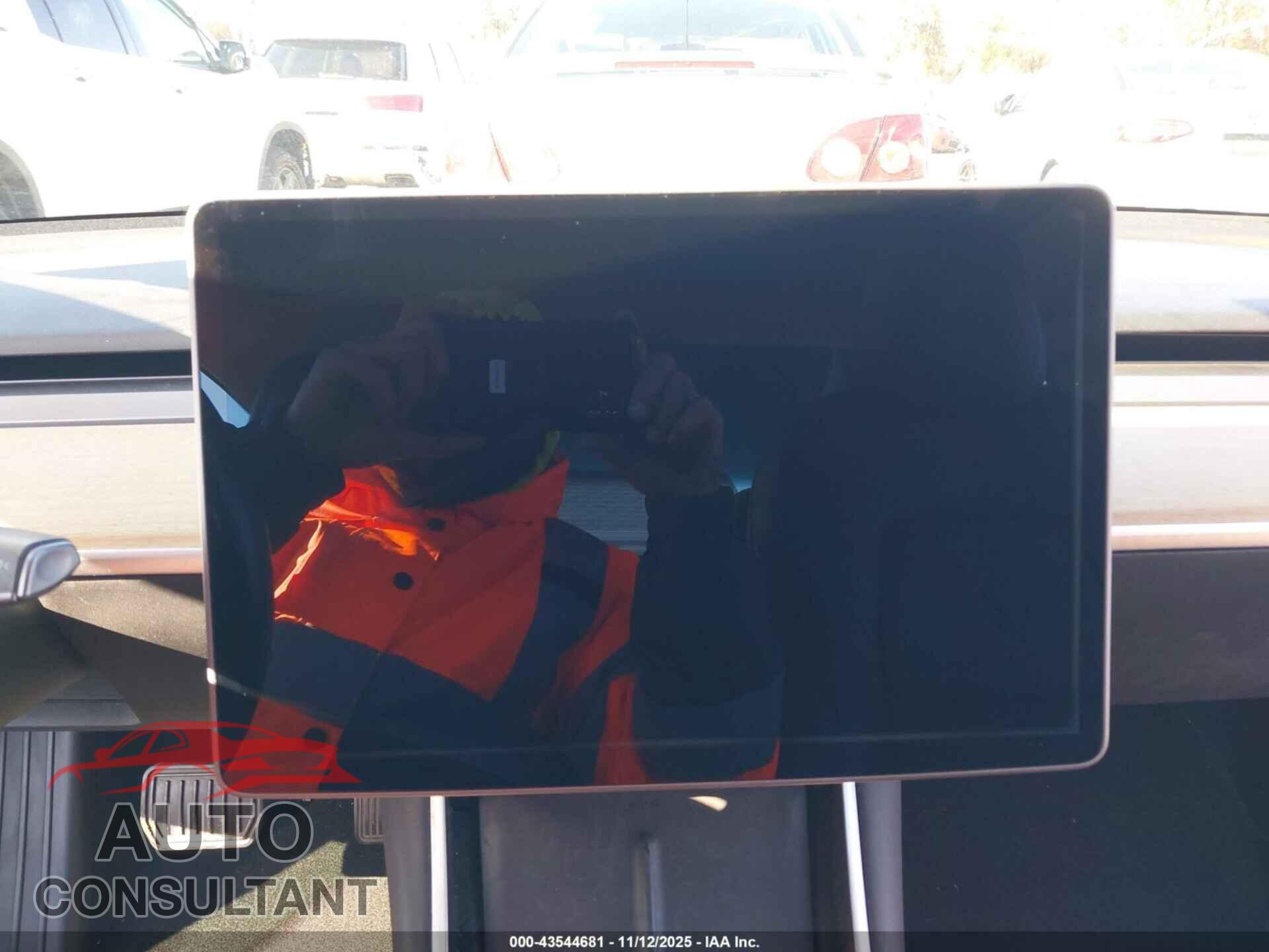 TESLA MODEL 3 2018 - 5YJ3E1EB8JF070525