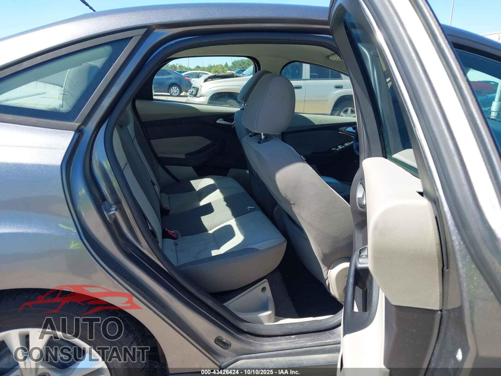 FORD FOCUS 2014 - 1FADP3F27EL138041