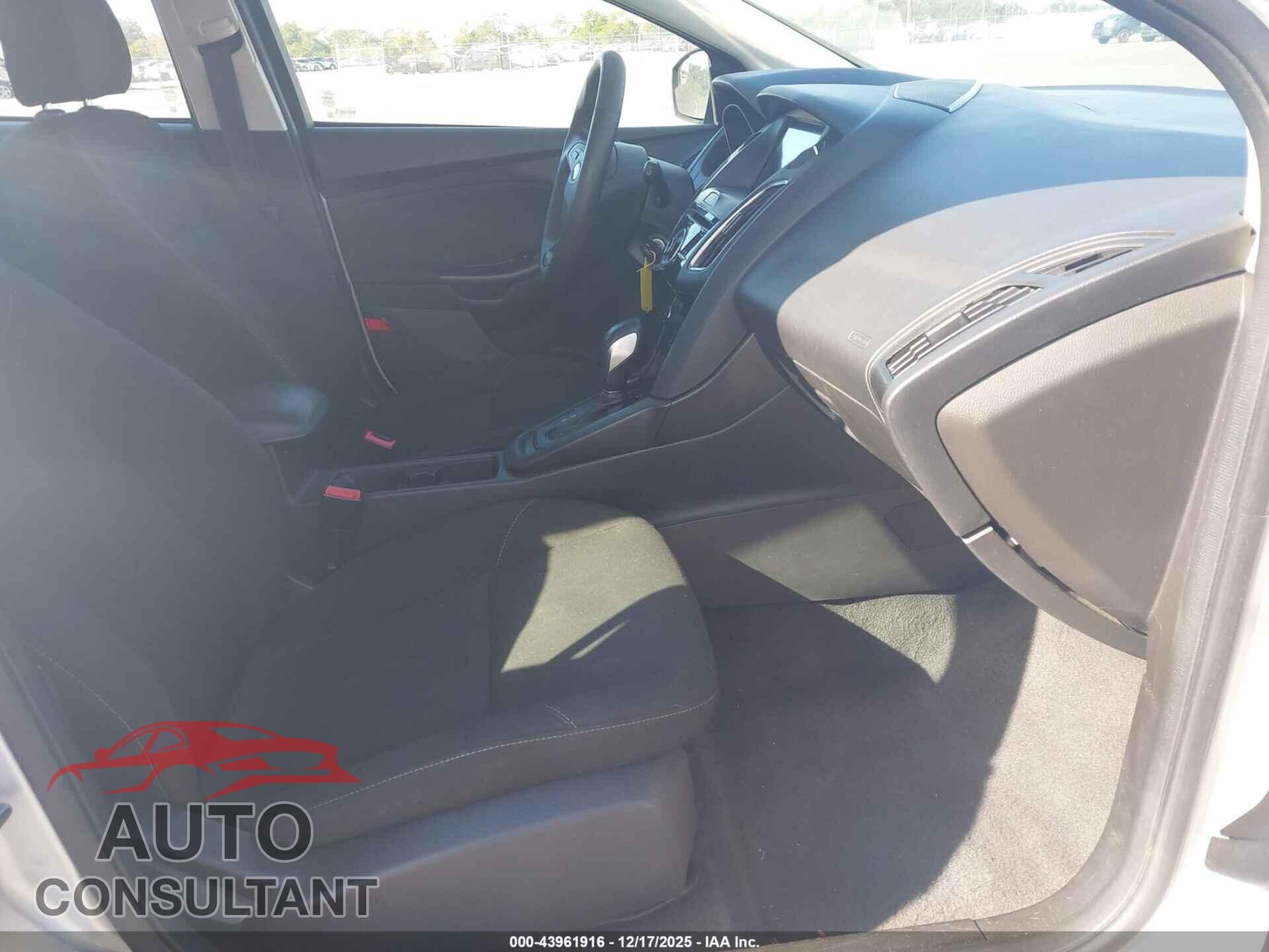 FORD FOCUS 2017 - 1FADP3M20HL225531