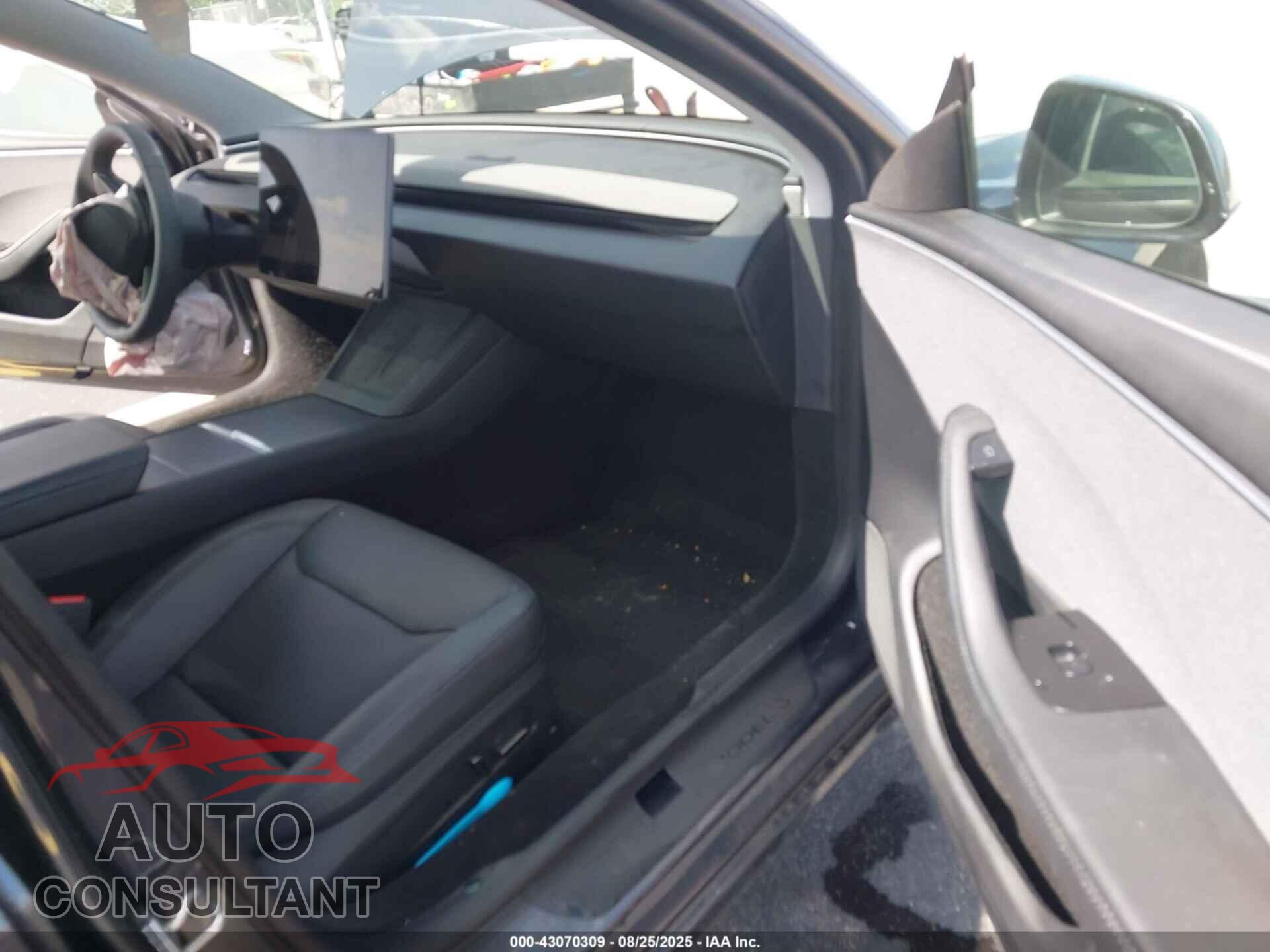 TESLA MODEL 3 2024 - 5YJ3E1EA4RF742714