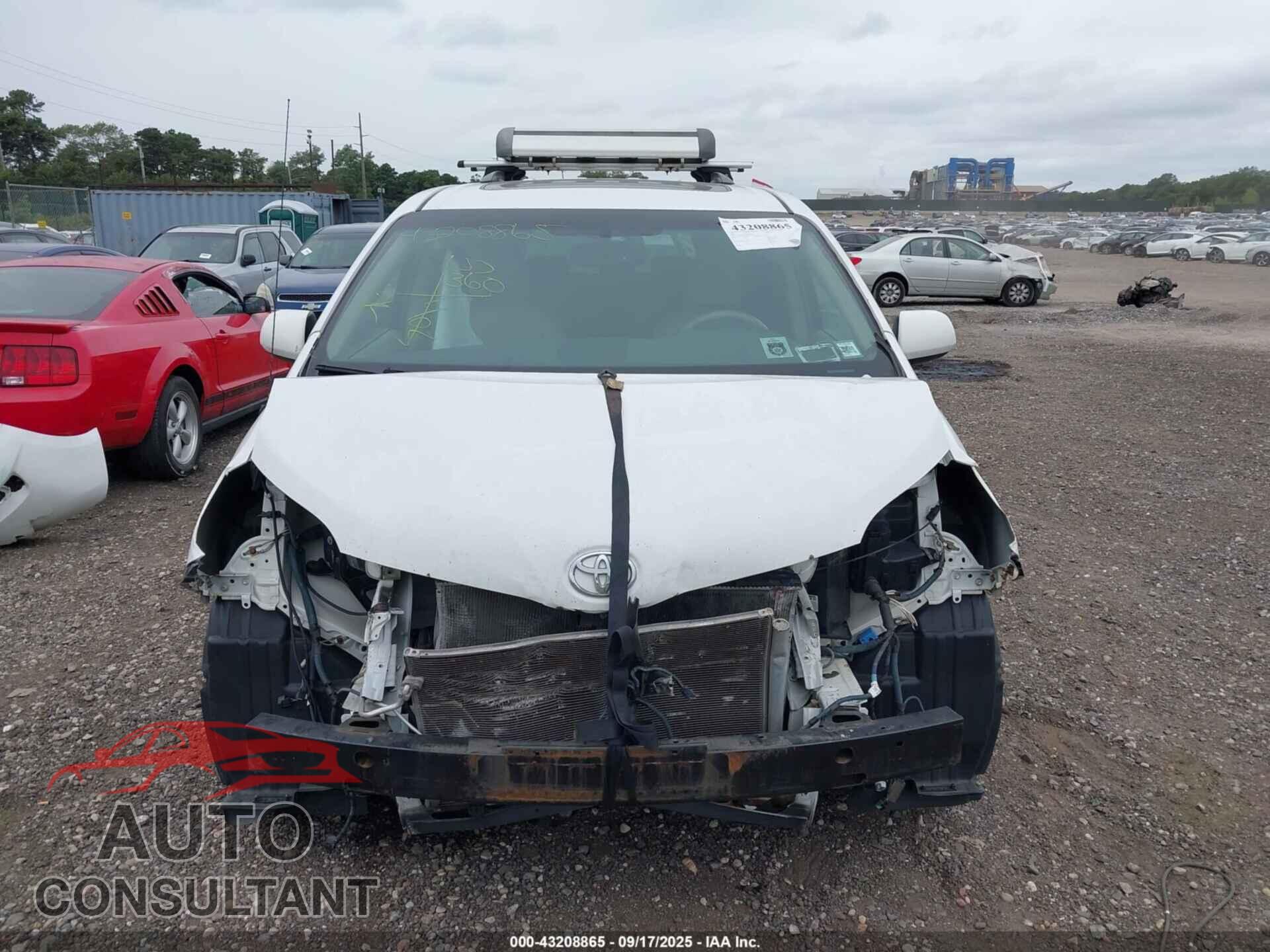 TOYOTA SIENNA 2013 - 5TDDK3DC8DS053288