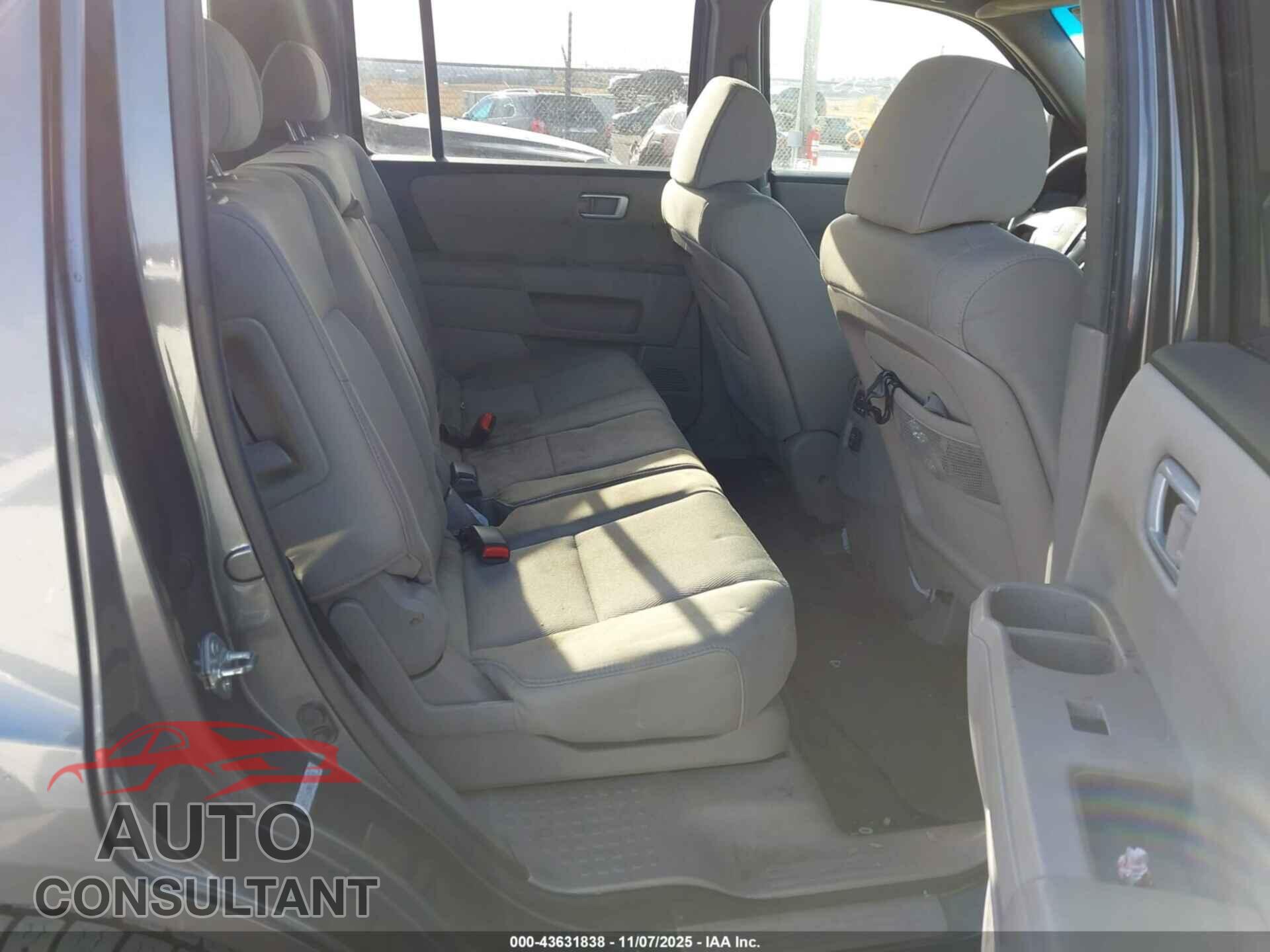 HONDA PILOT 2011 - 5FNYF4H28BB088878