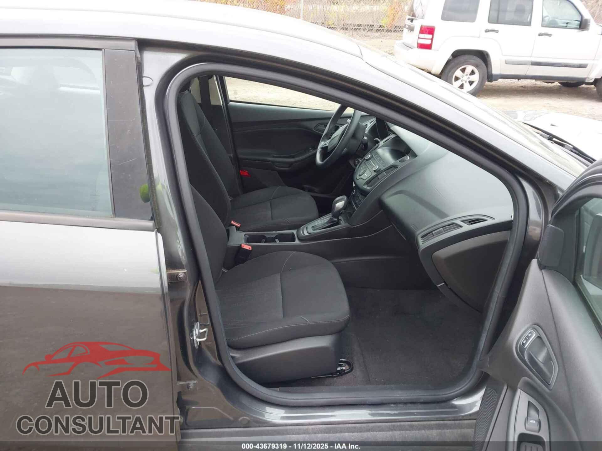 FORD FOCUS 2018 - 1FADP3E28JL239469