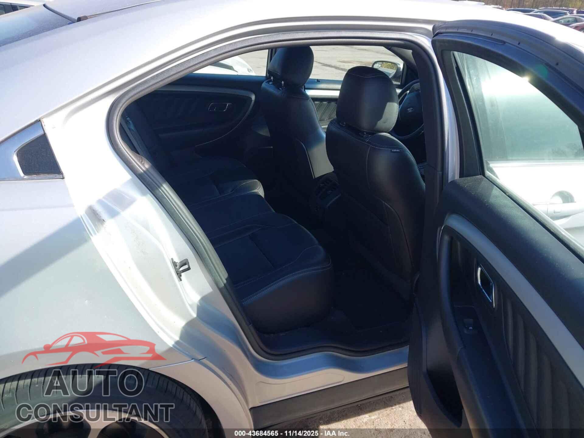FORD TAURUS 2015 - 1FAHP2E89FG172851