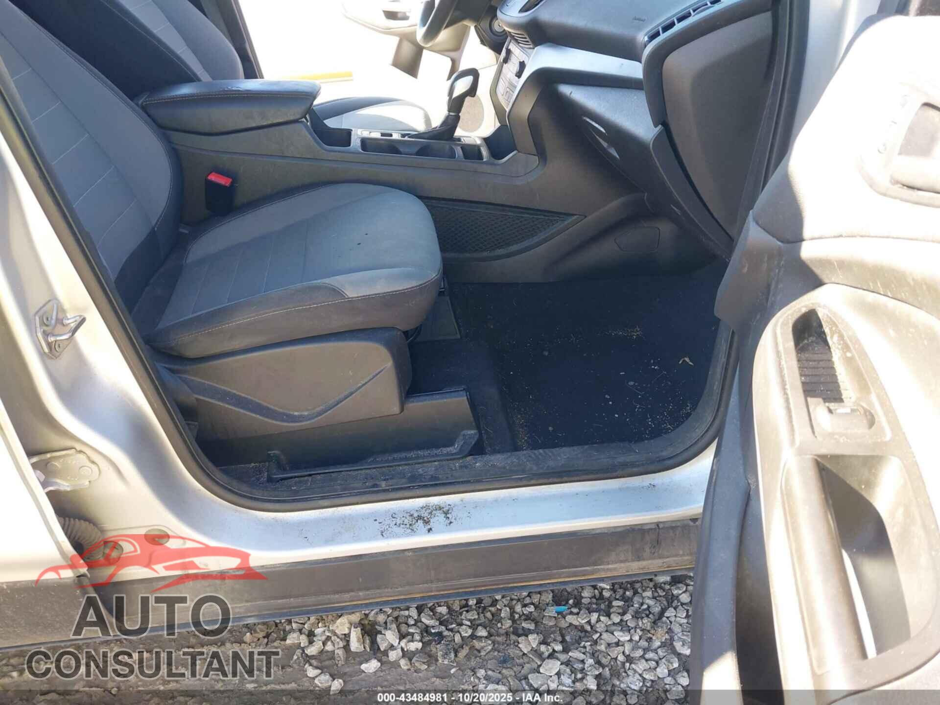 FORD ESCAPE 2017 - 1FMCU0F70HUD57720