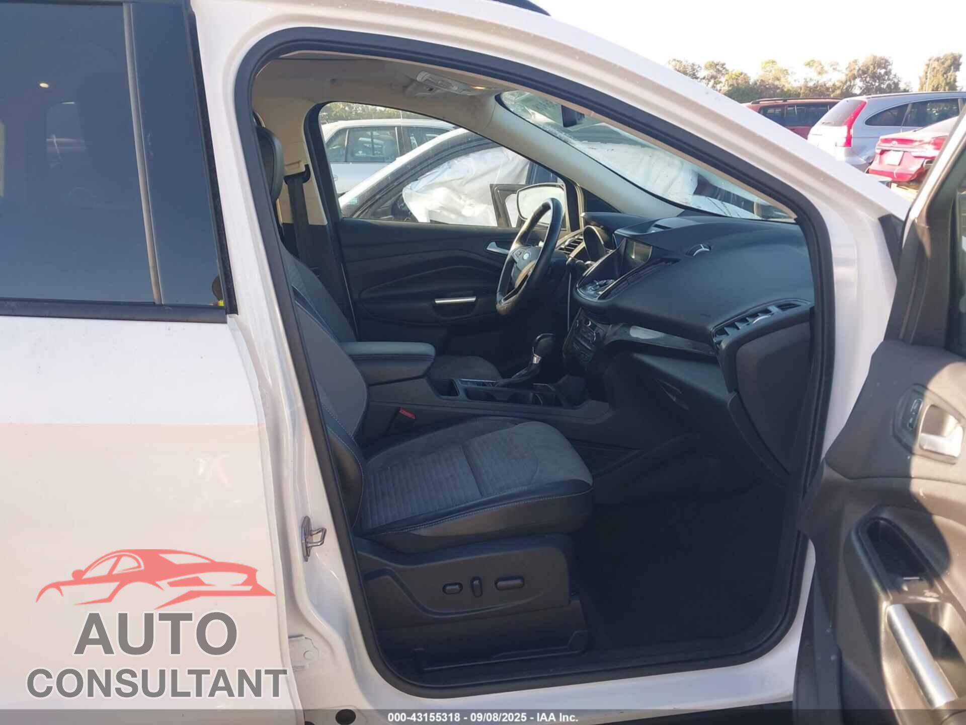 FORD ESCAPE 2017 - 1FMCU0JD8HUE48070