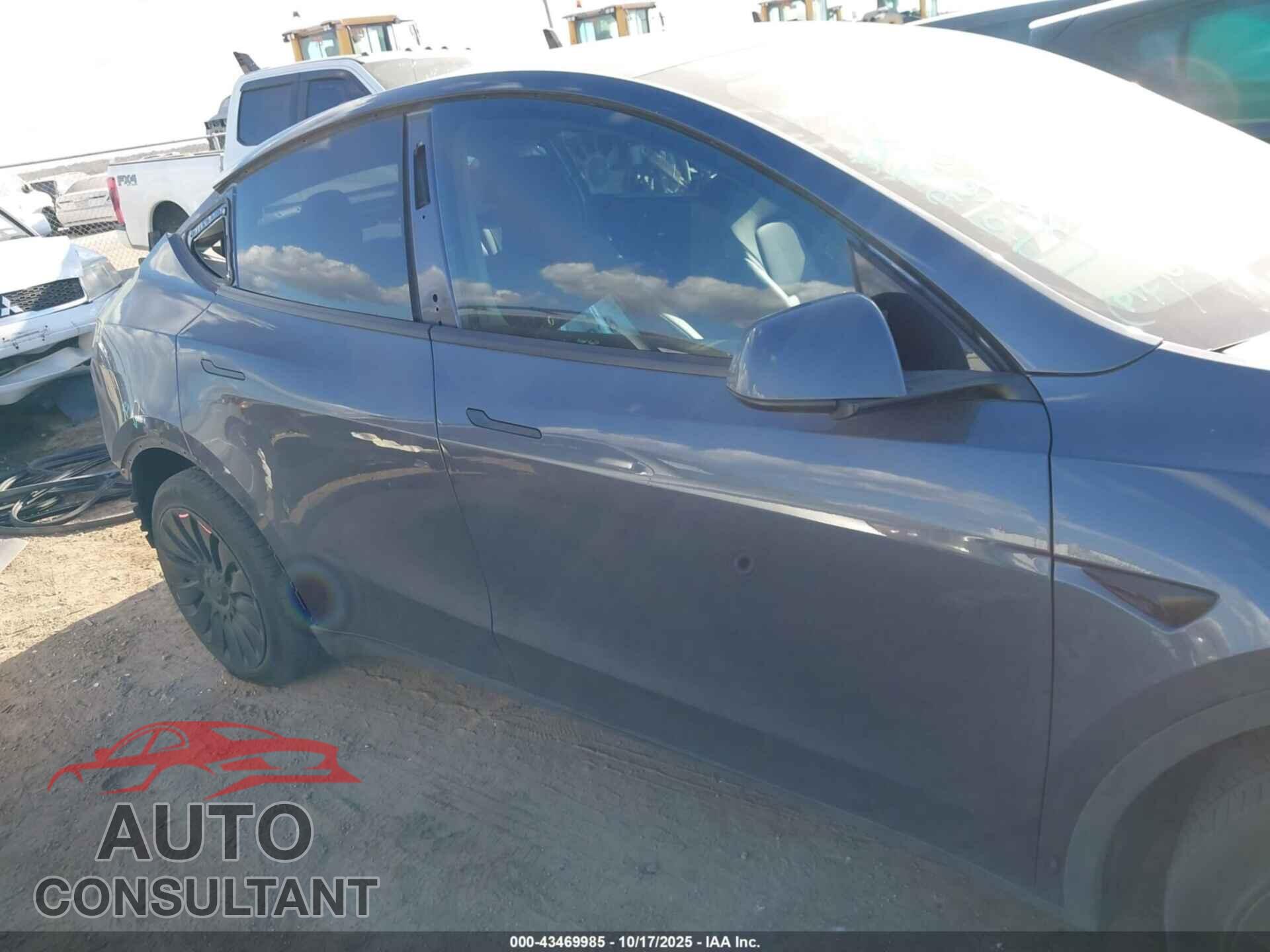 TESLA MODEL Y 2023 - 7SAYGDED2PF960954