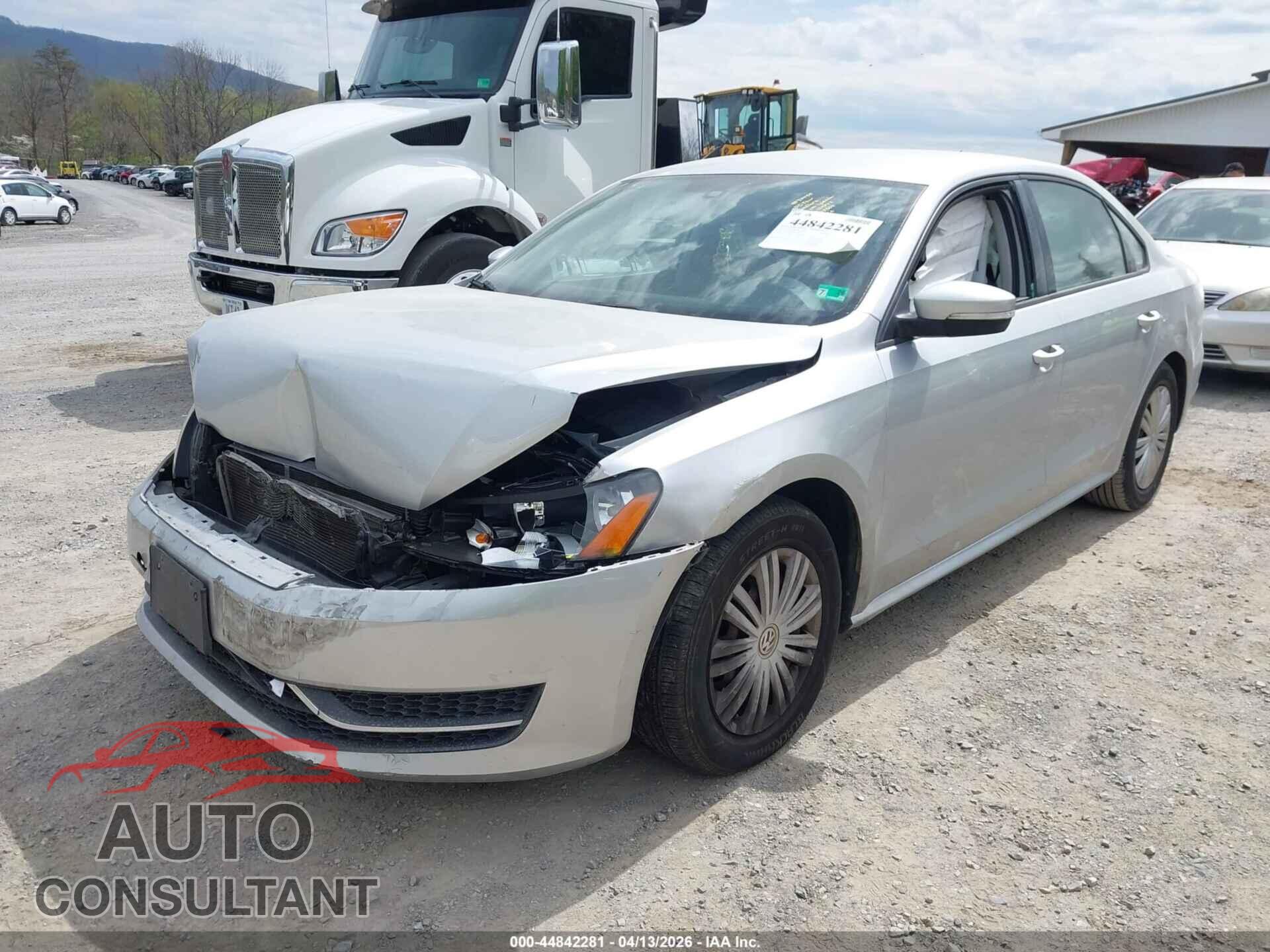 VOLKSWAGEN PASSAT 2015 - 1VWAT7A32FC018064