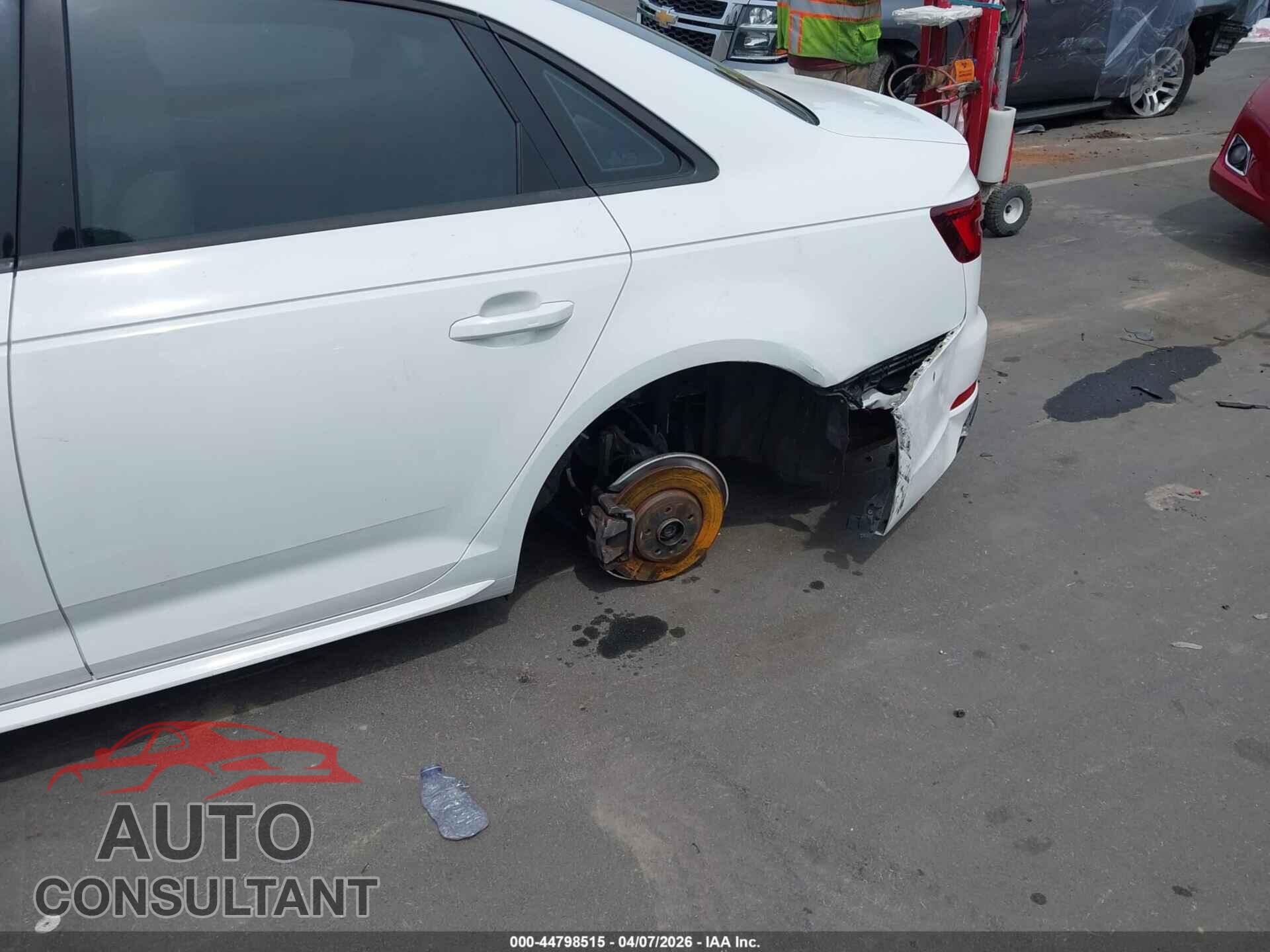 AUDI A4 2018 - WAUKMAF46JA223813