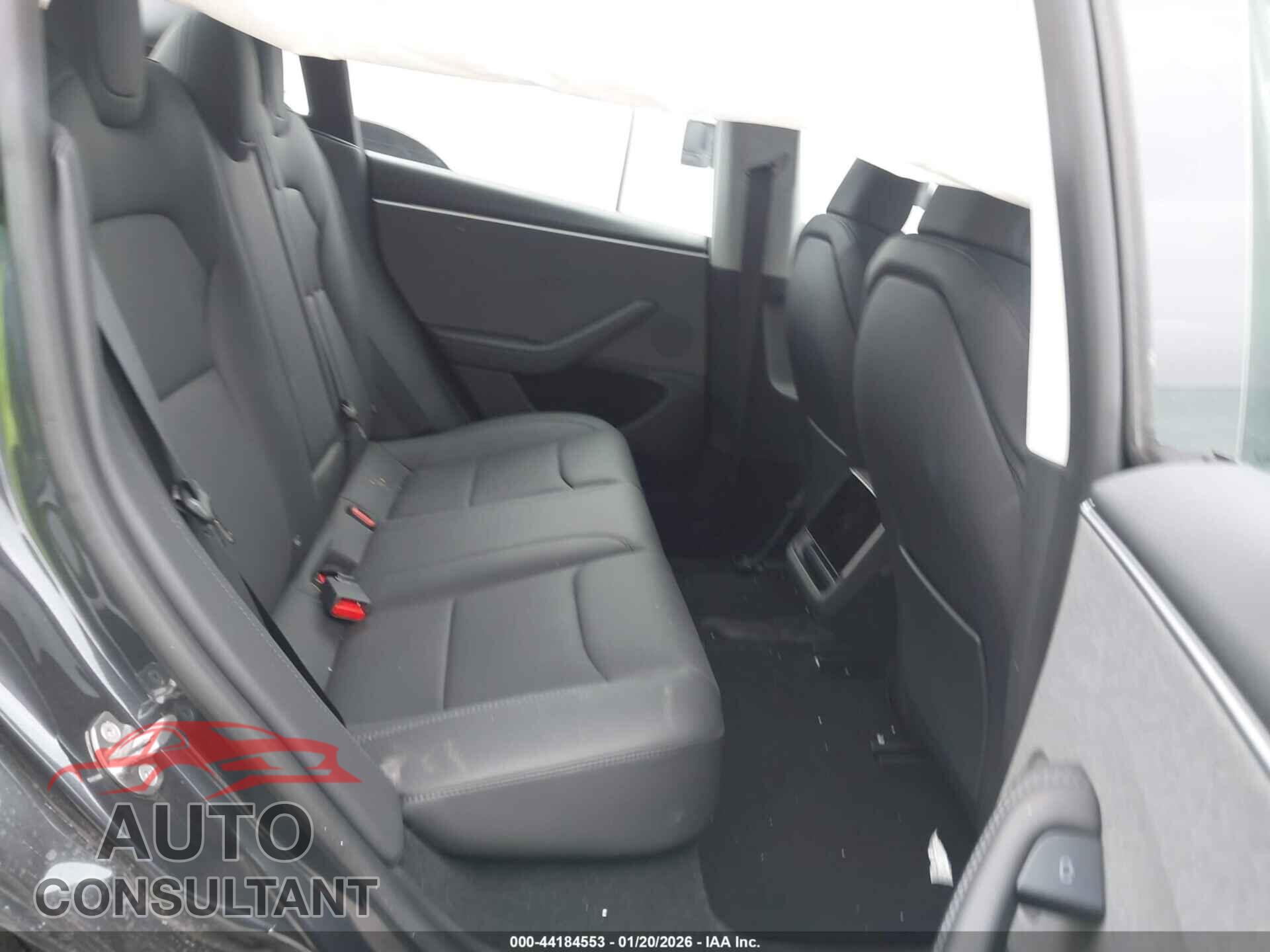 TESLA MODEL 3 2024 - 5YJ3E1EA7RF824078