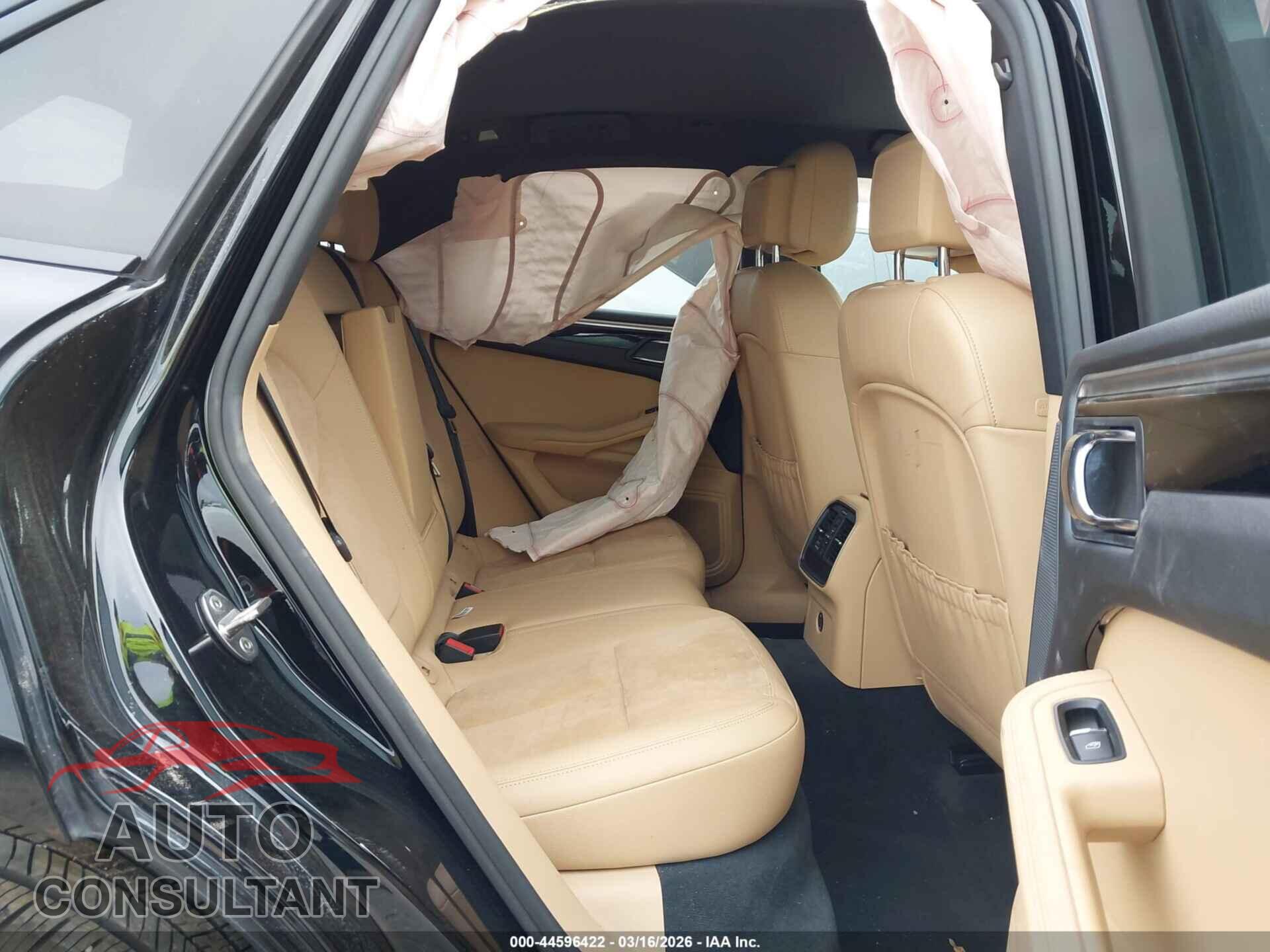 PORSCHE MACAN 2017 - WP1AA2A58HLB03537