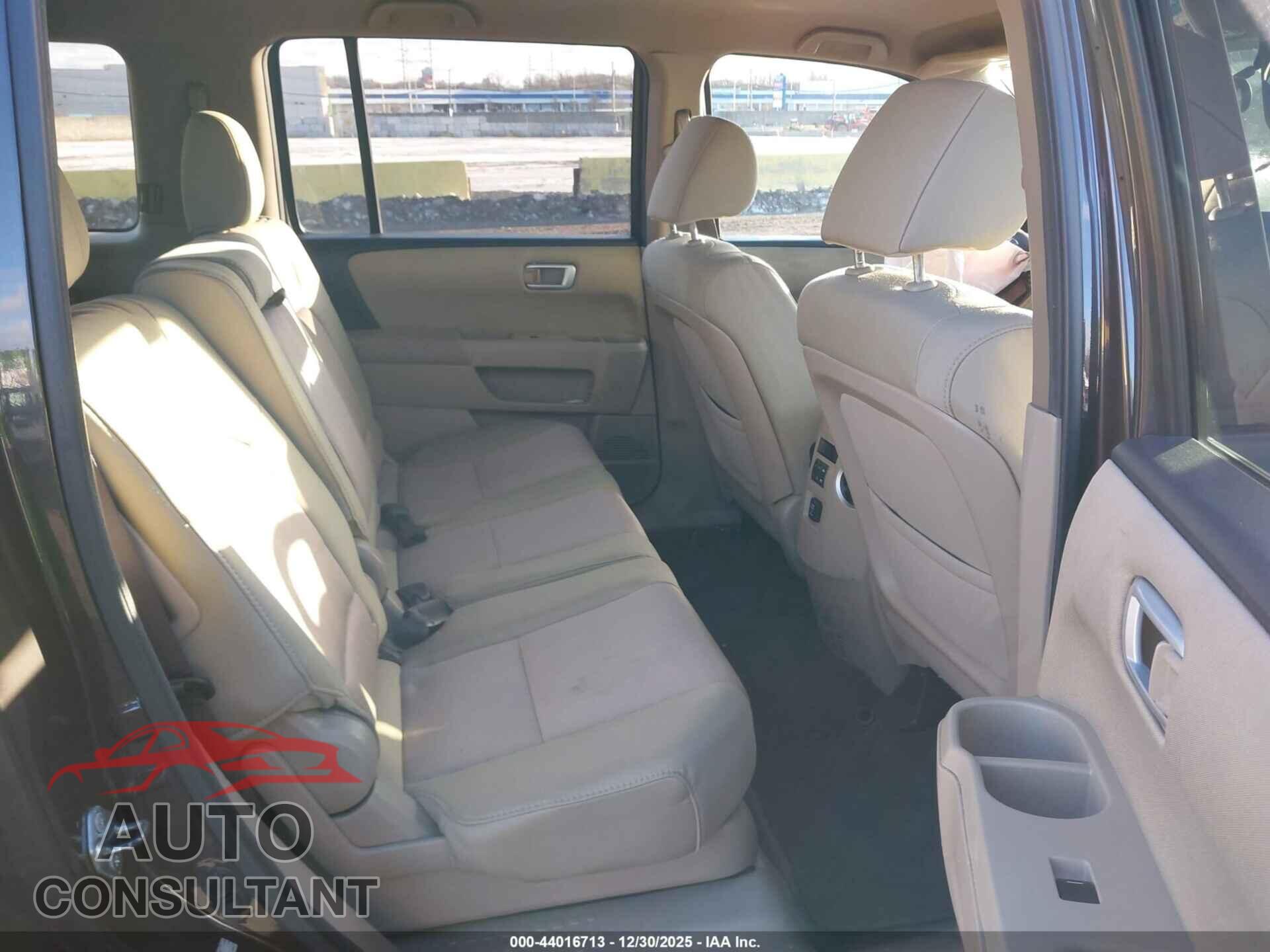 HONDA PILOT 2013 - 5FNYF4H48DB005258