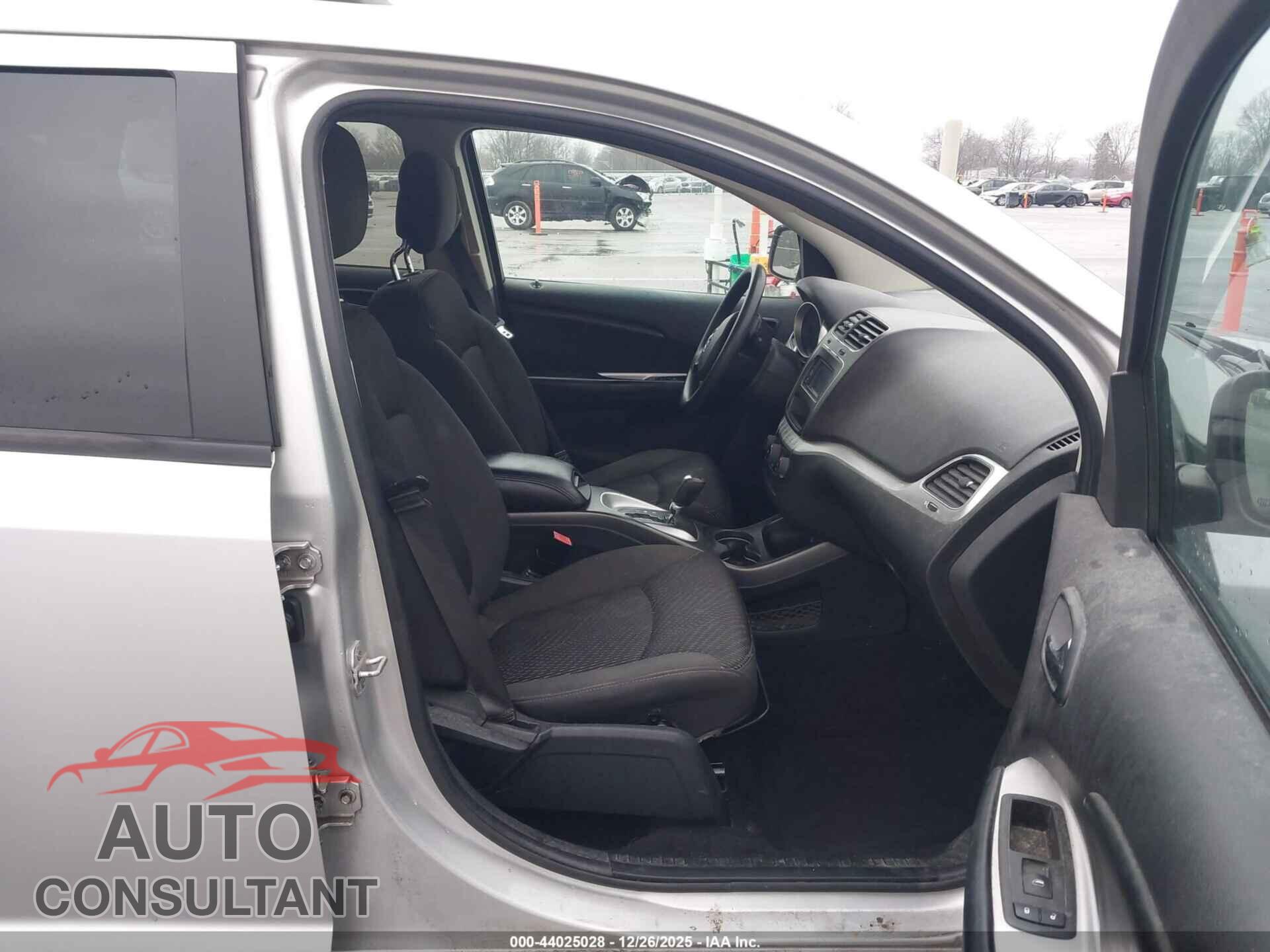 DODGE JOURNEY 2012 - 3C4PDCBG4CT204743