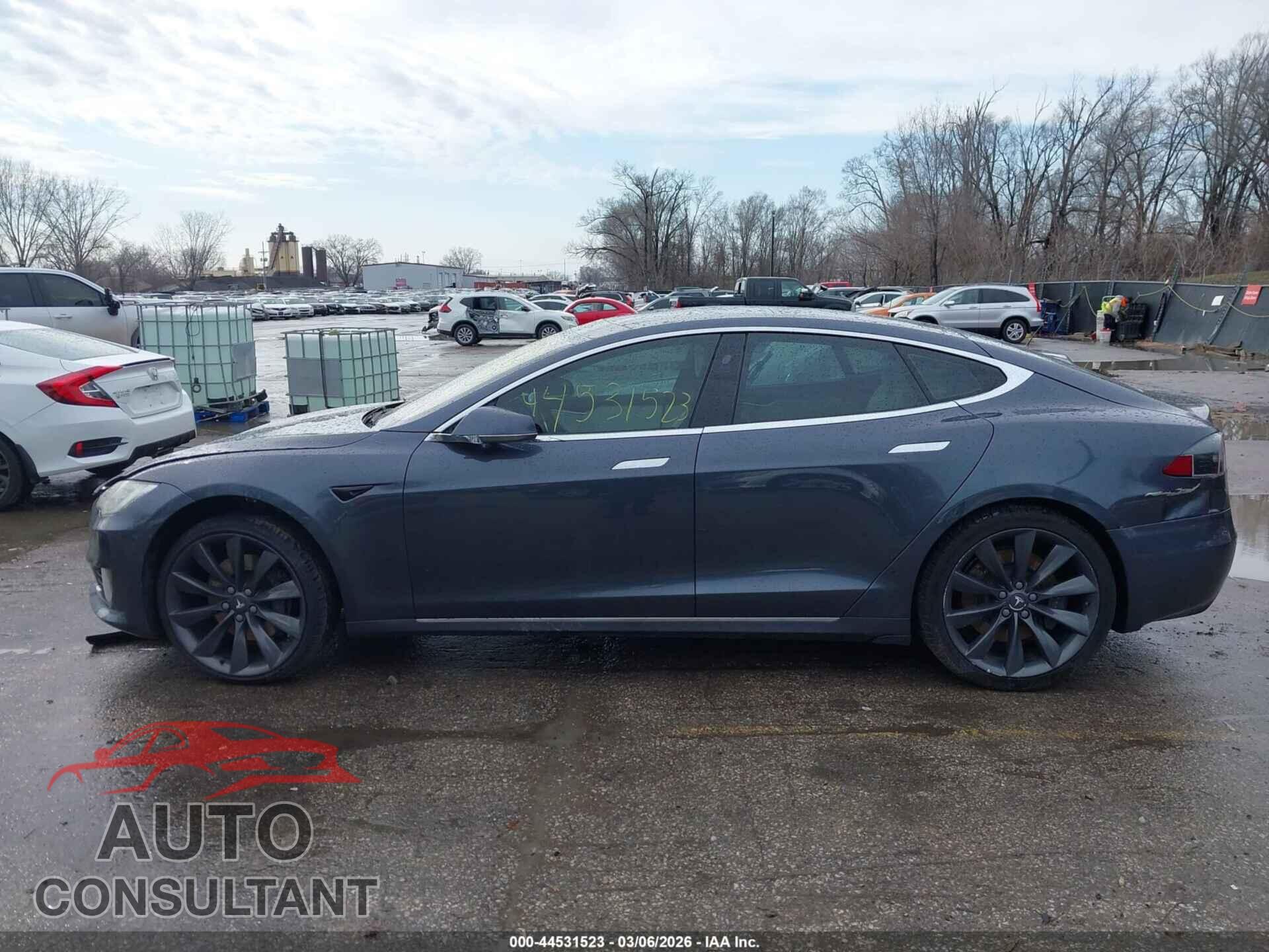 TESLA MODEL S 2017 - 5YJSA1E22HF205192