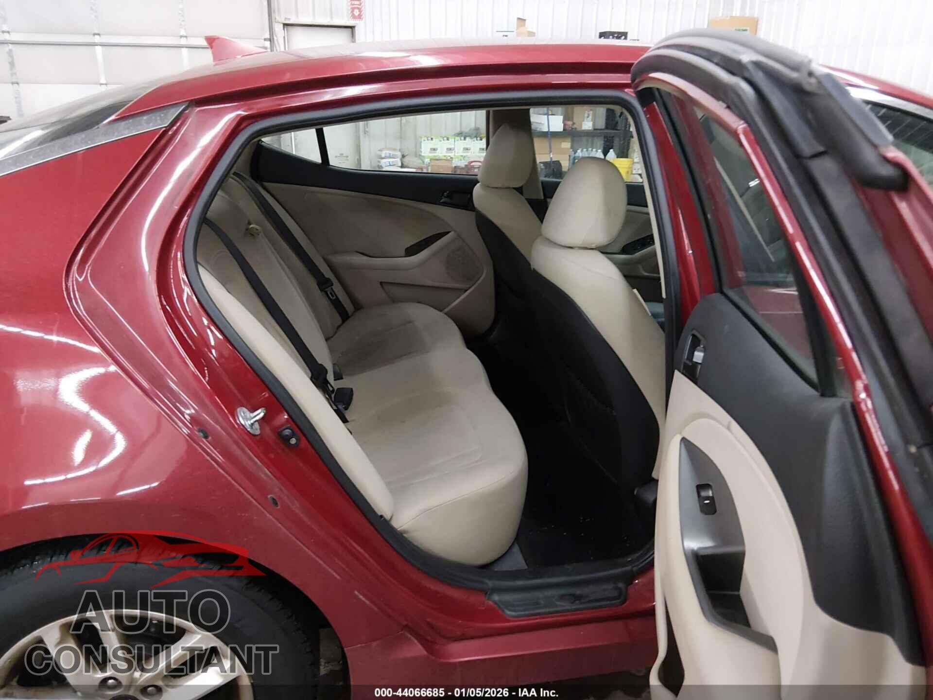 KIA OPTIMA 2011 - KNAGM4A76B5160585