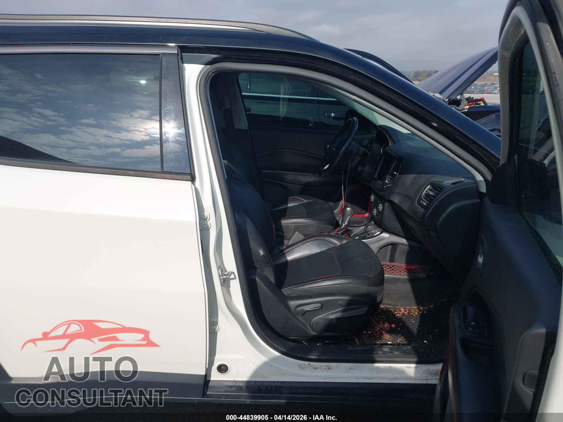 JEEP COMPASS 2018 - 3C4NJDDB2JT234814