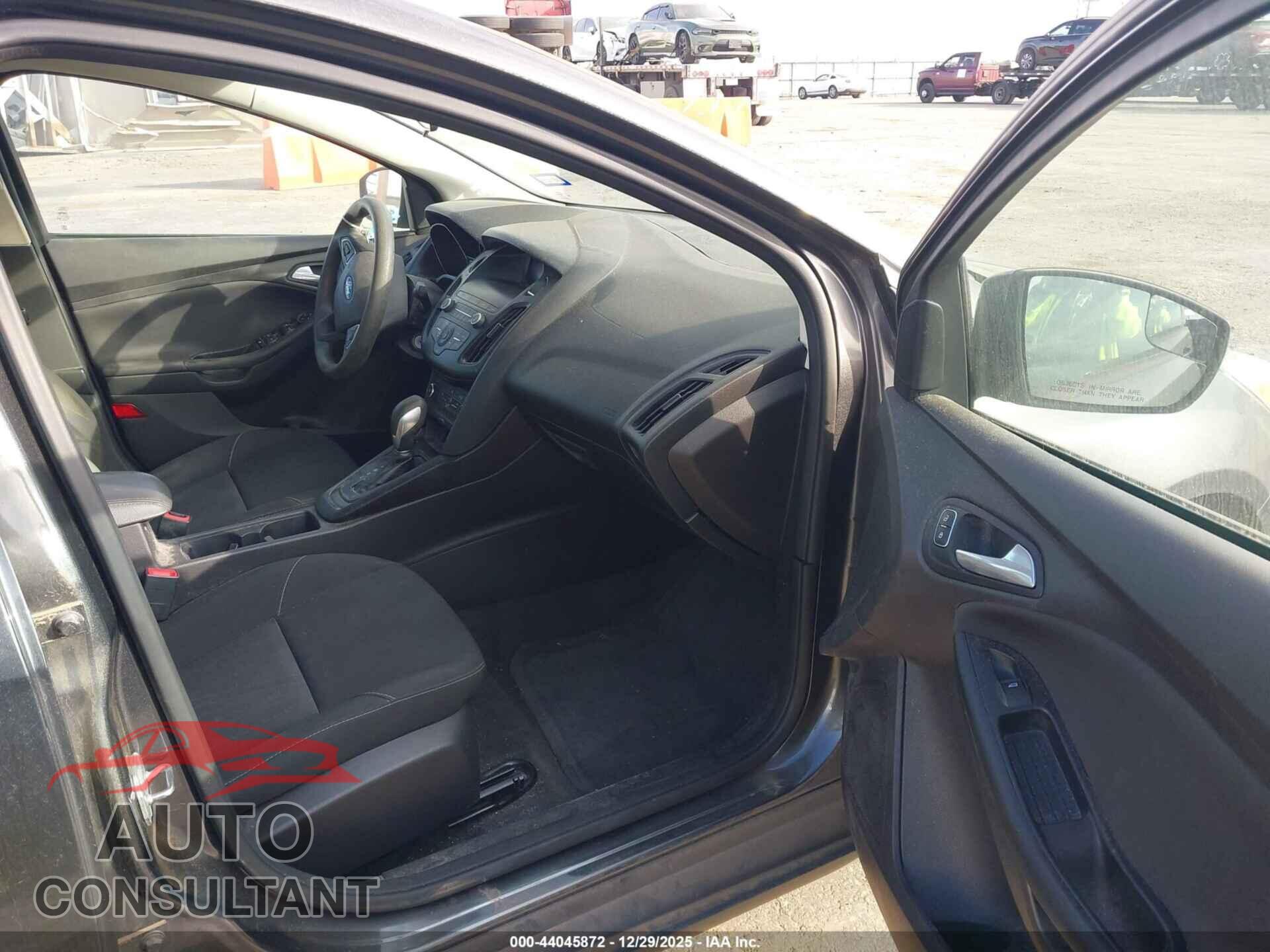 FORD FOCUS 2018 - 1FADP3F23JL303044
