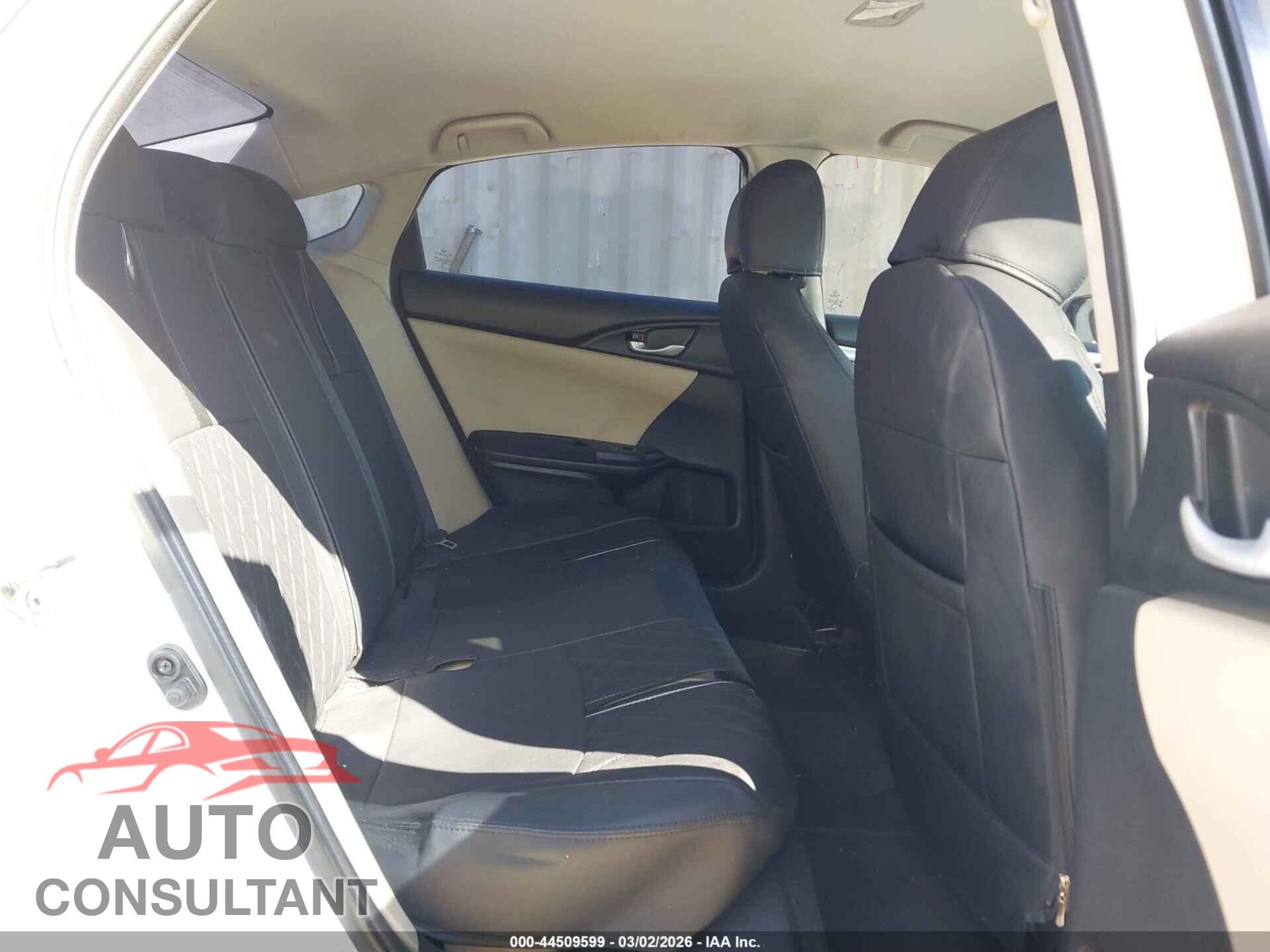 HONDA CIVIC 2019 - 2HGFC2F61KH543995