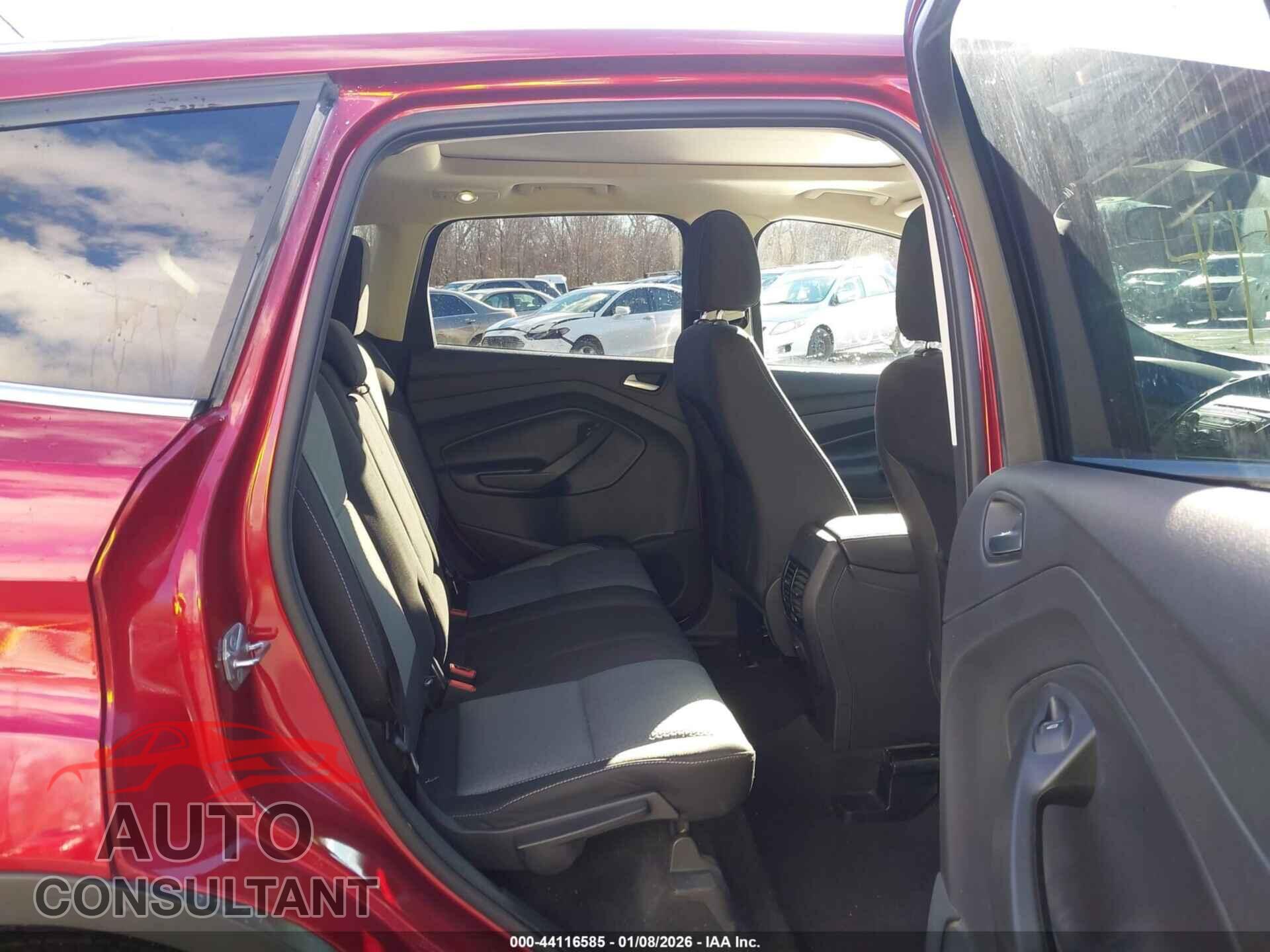FORD ESCAPE 2017 - 1FMCU9G91HUB04894