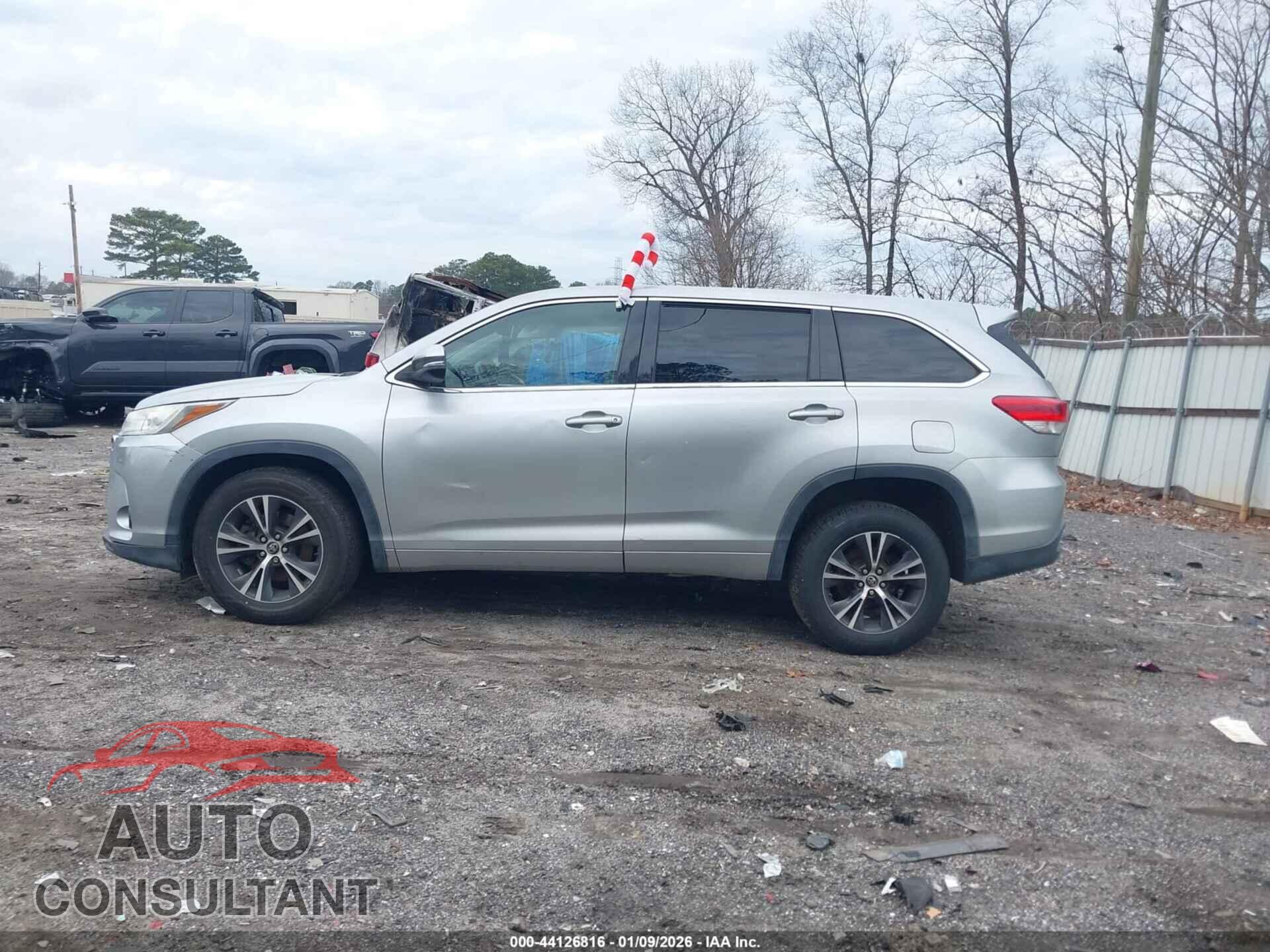 TOYOTA HIGHLANDER 2018 - 5TDZZRFHXJS240265
