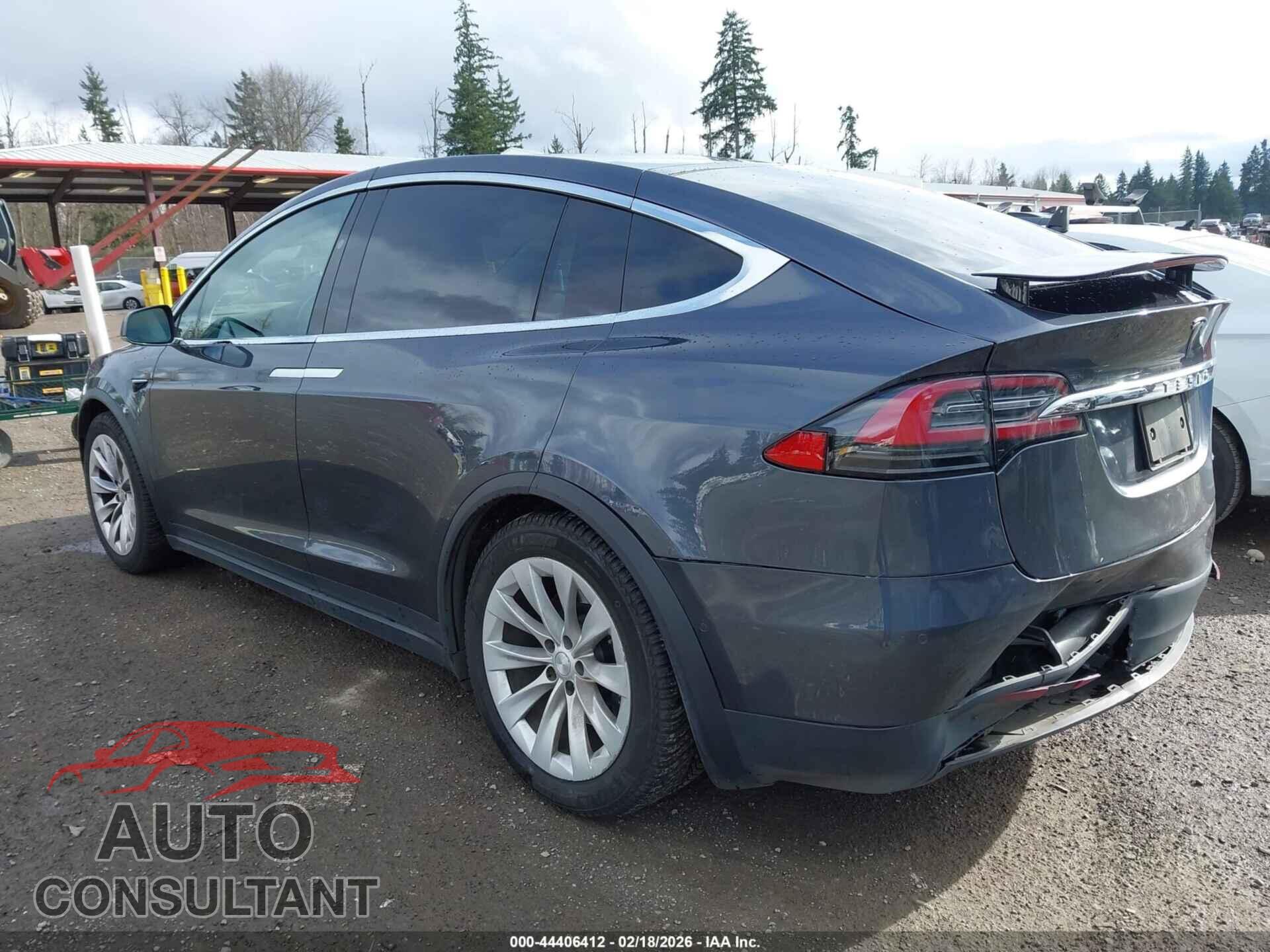 TESLA MODEL X 2018 - 5YJXCAE26JF105229