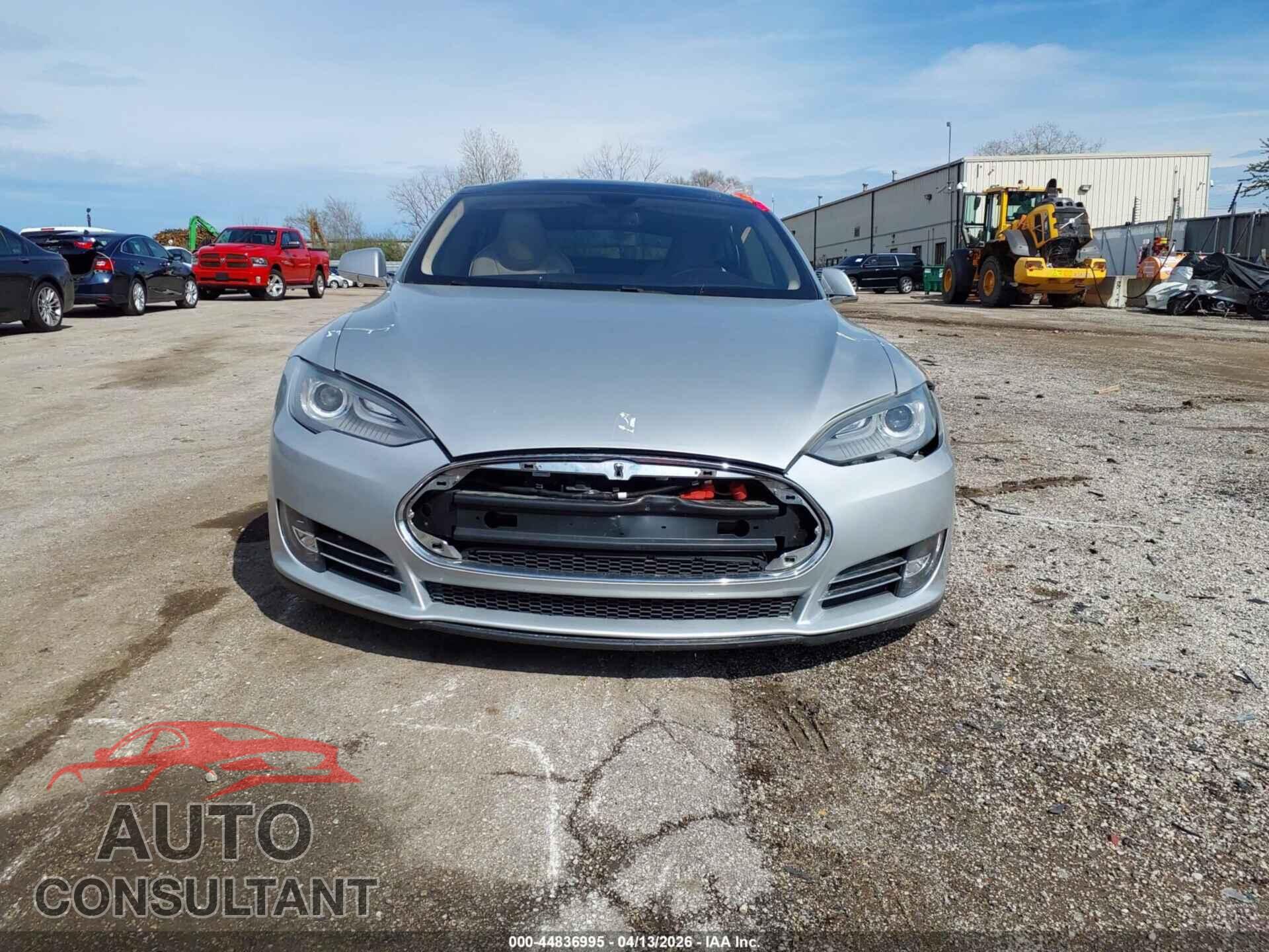 TESLA MODEL S 2013 - 5YJSA1DP8DFP05798