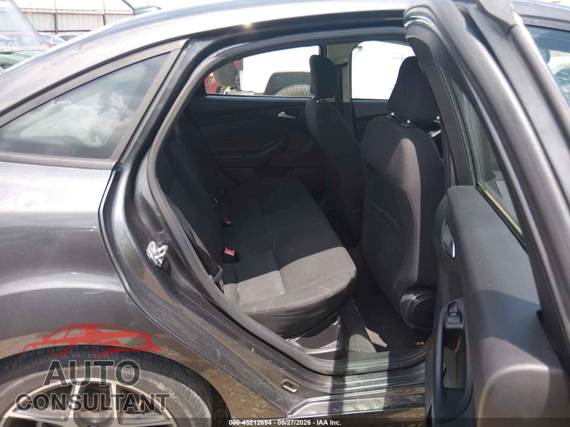 FORD FOCUS 2015 - 1FADP3F24FL300029