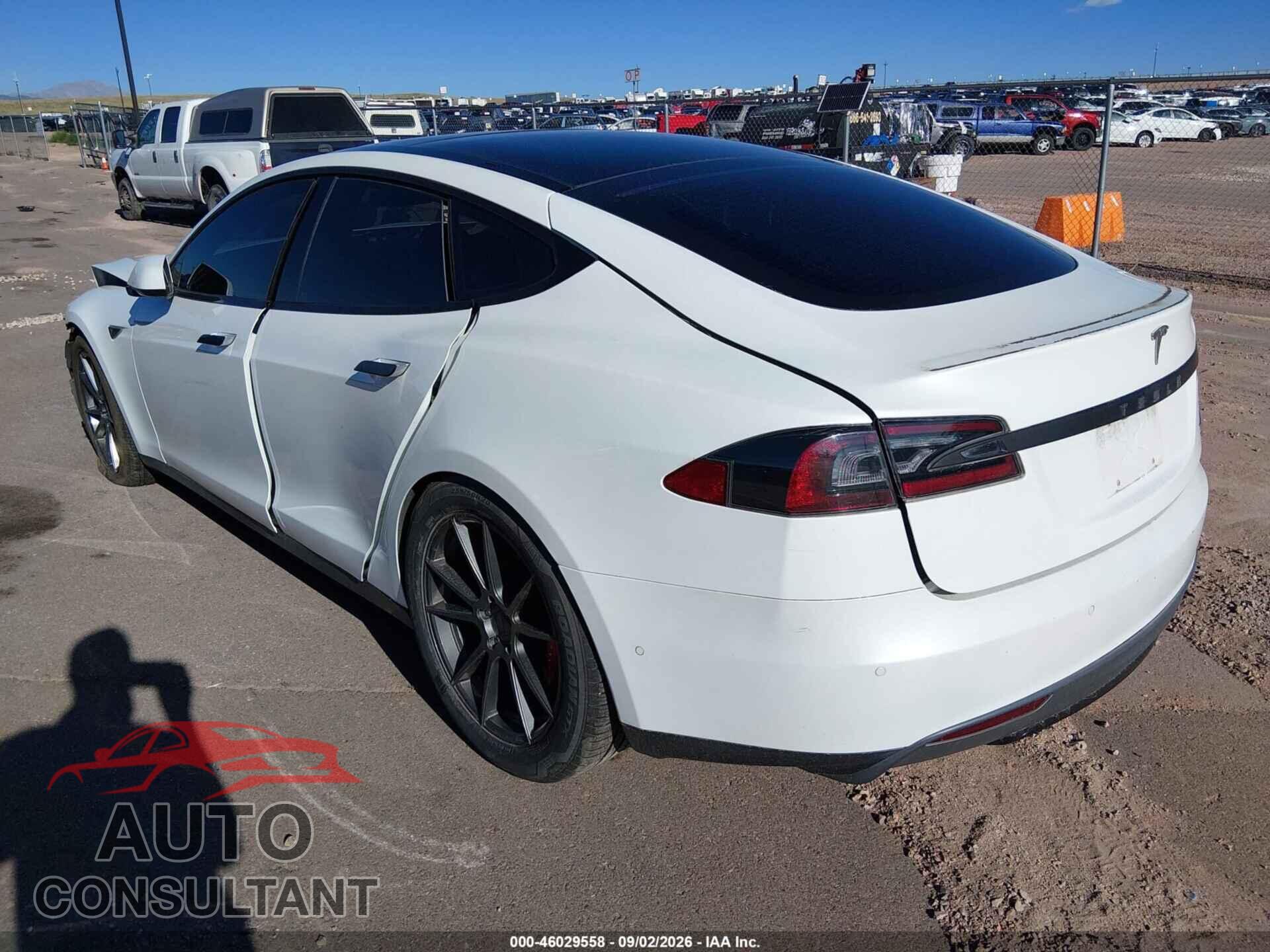 TESLA MODEL S 2015 - 5YJSA1E48FF117259