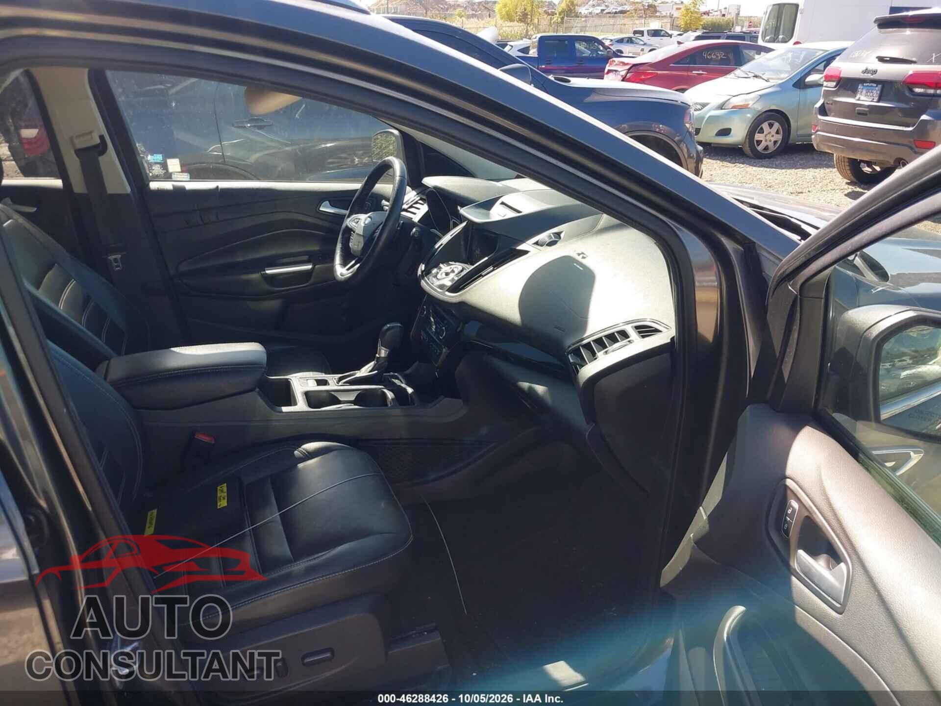 FORD ESCAPE 2017 - 1FMCU9J9XHUB65976