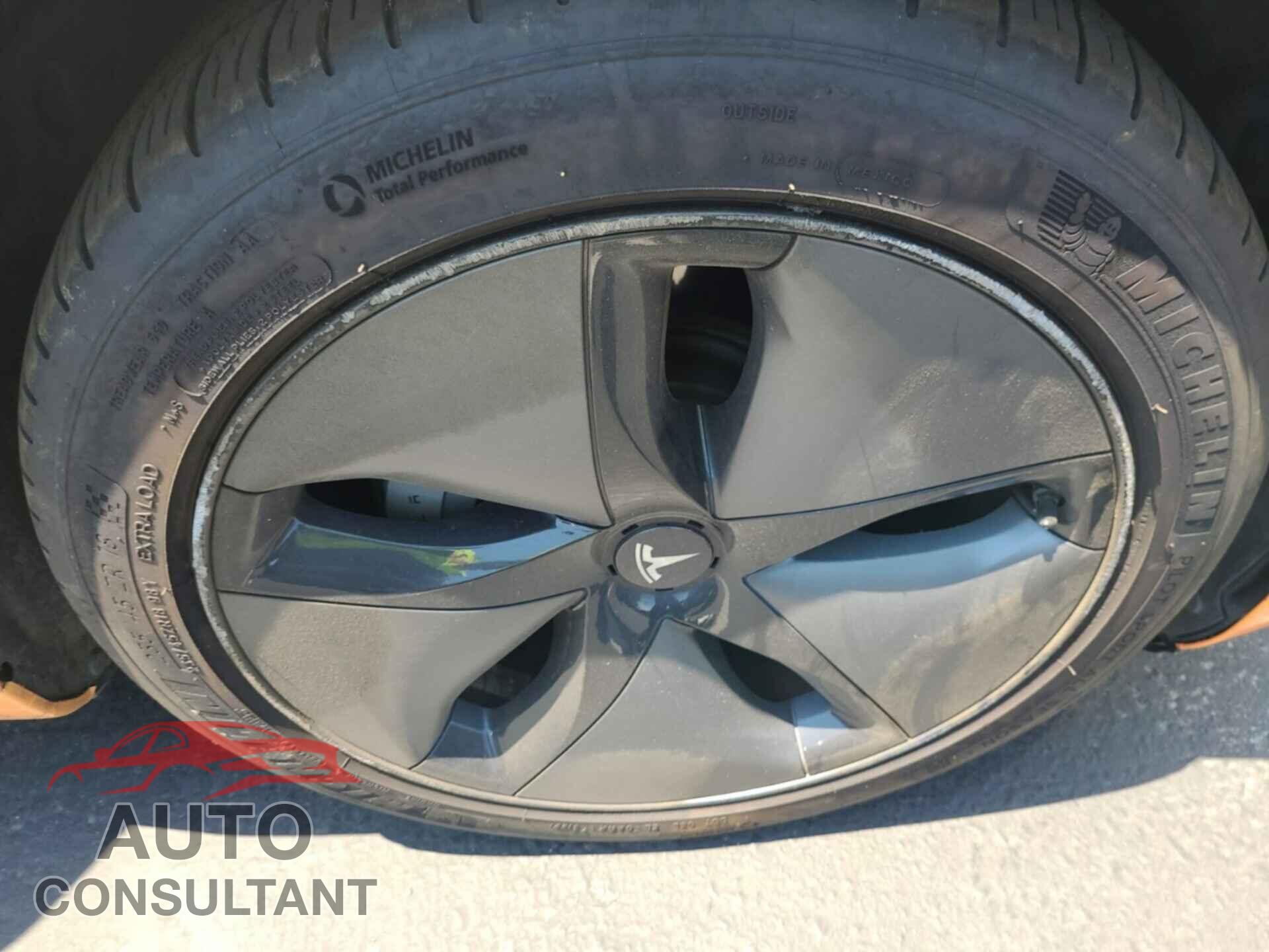 TESLA MODEL 3 2019 - 5YJ3E1EB6KF193385