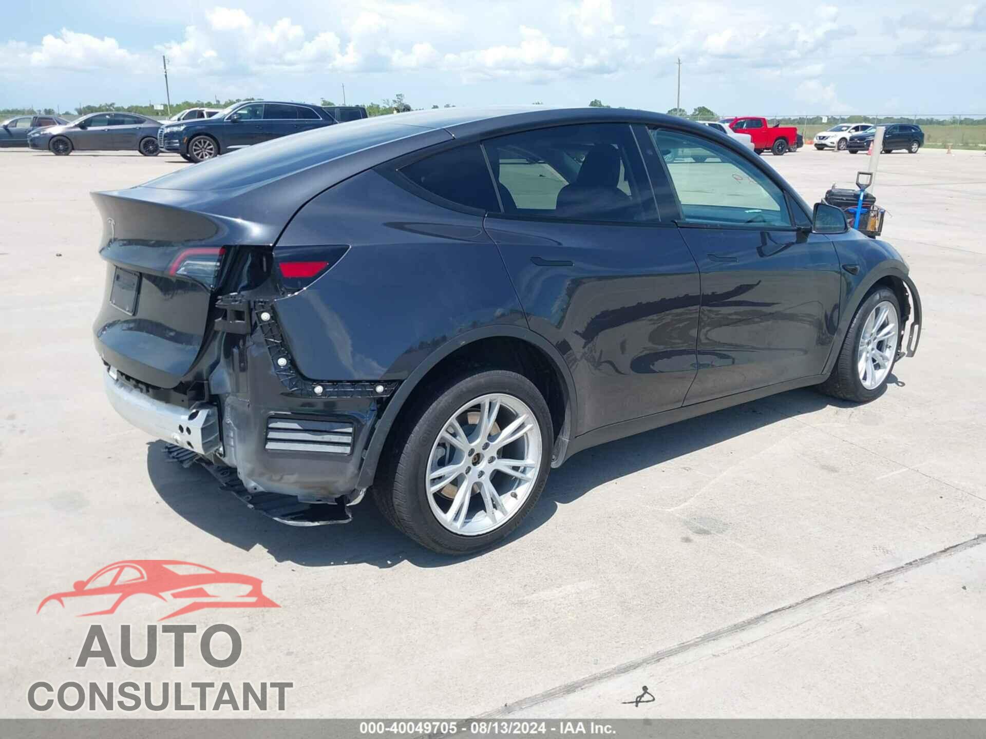 TESLA MODEL Y 2024 - 7SAYGDED1RF052031