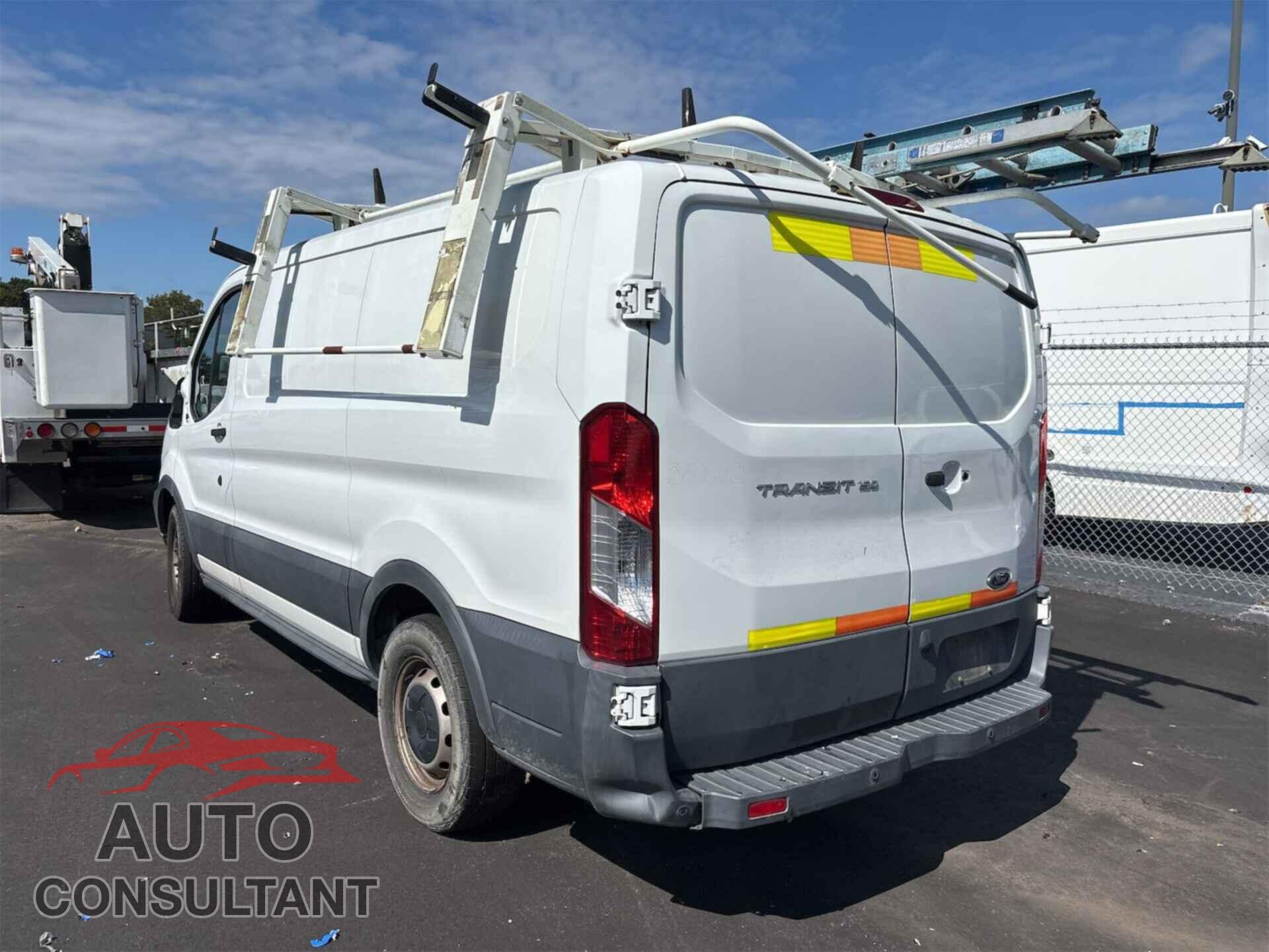 FORD TRANSIT-150 2017 - 1FTYE1YM0HKA68350