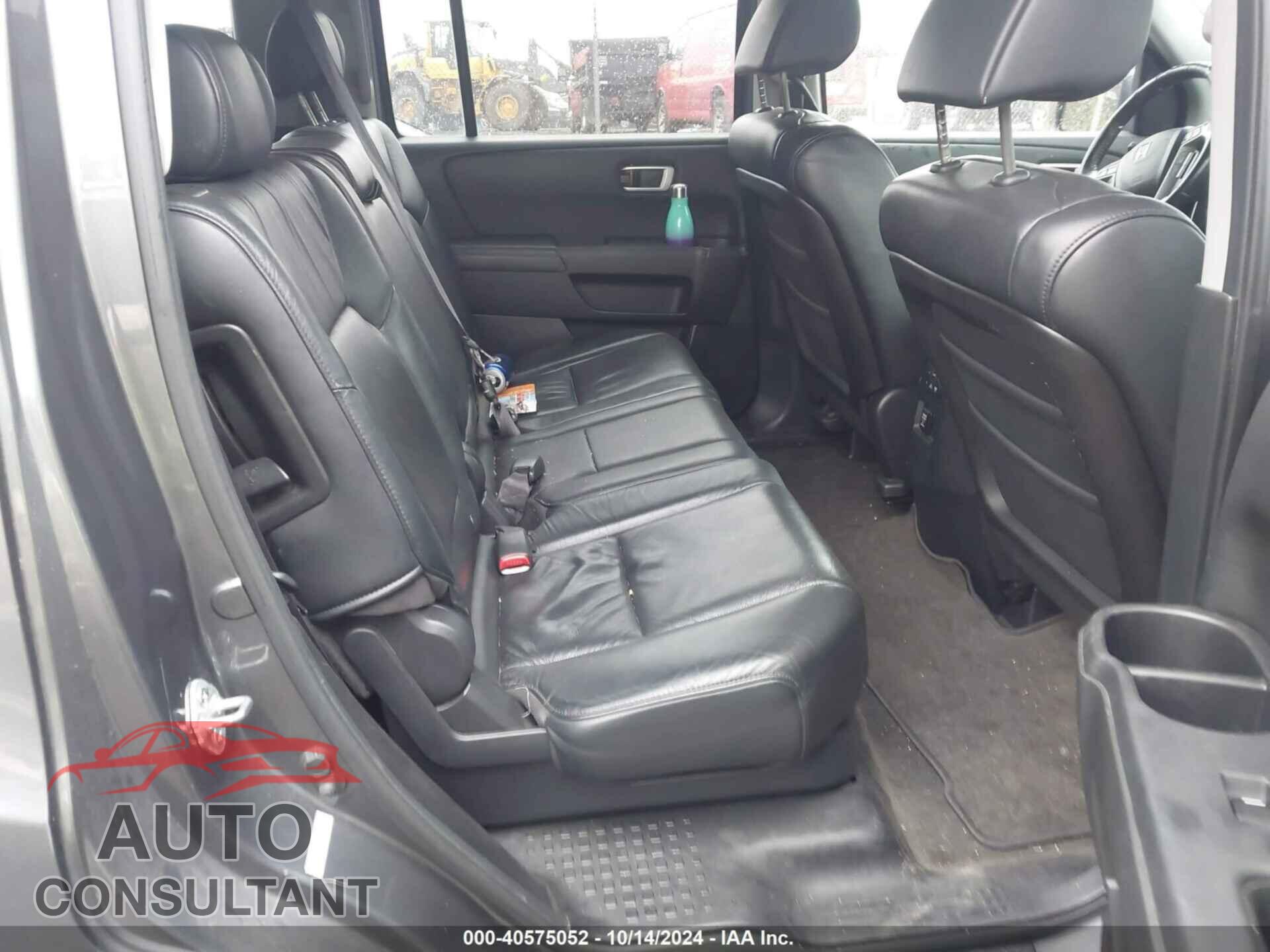 HONDA PILOT 2011 - 5FNYF4H76BB012880