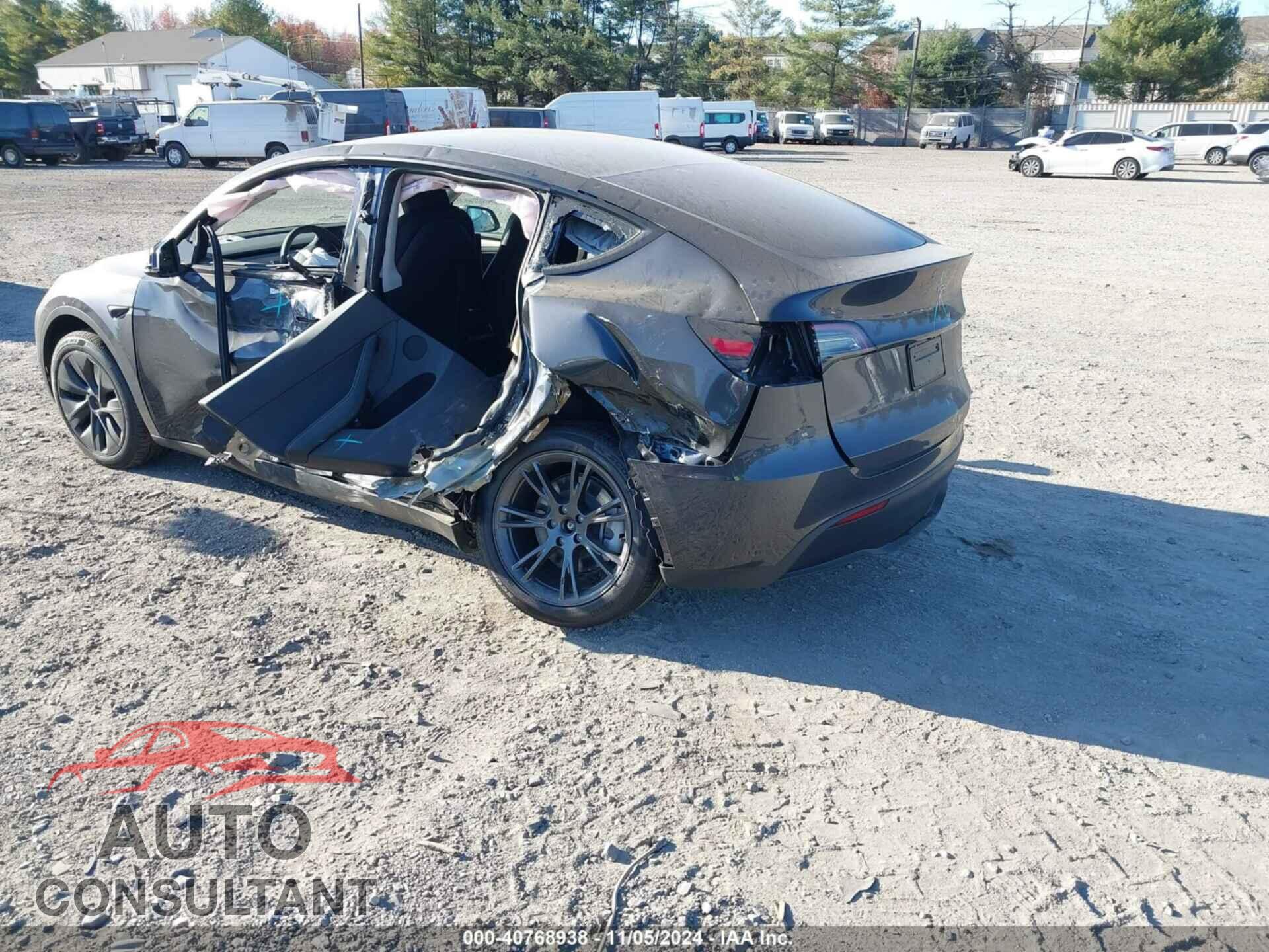 TESLA MODEL Y 2024 - 7SAYGDEE0RA326048