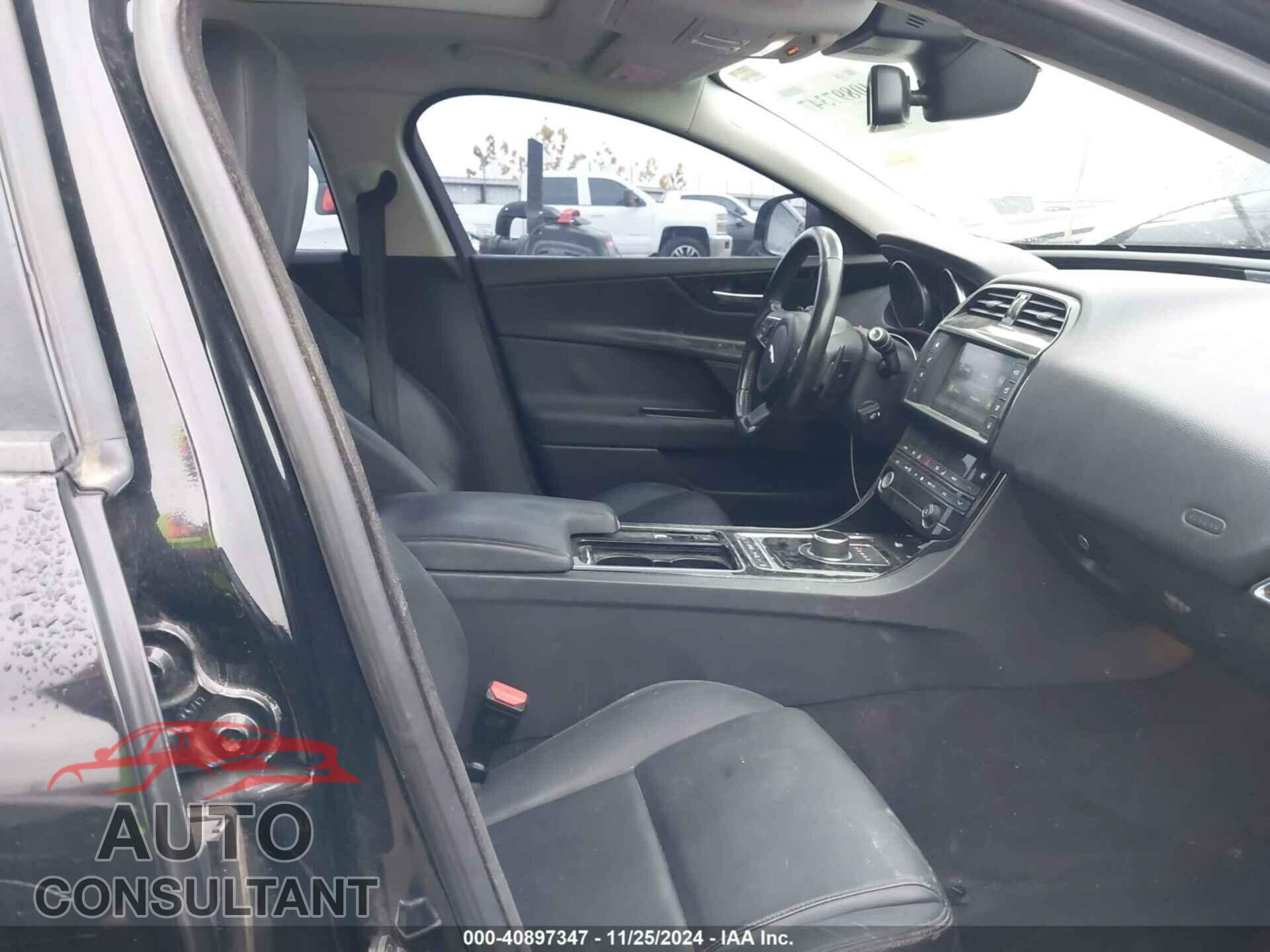 JAGUAR XE 2018 - SAJAR4FX3JCP39189