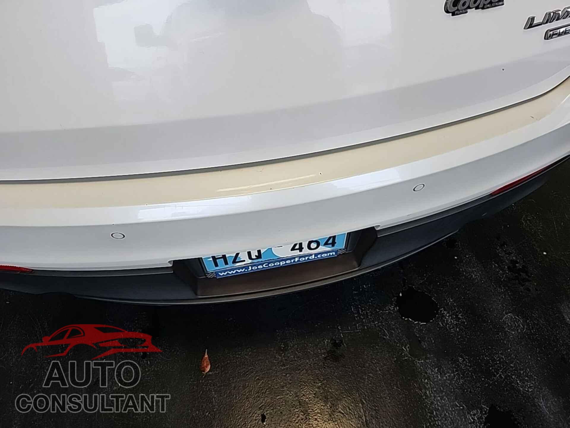 FORD TAURUS 2018 - 1FAHP2F88JG105696