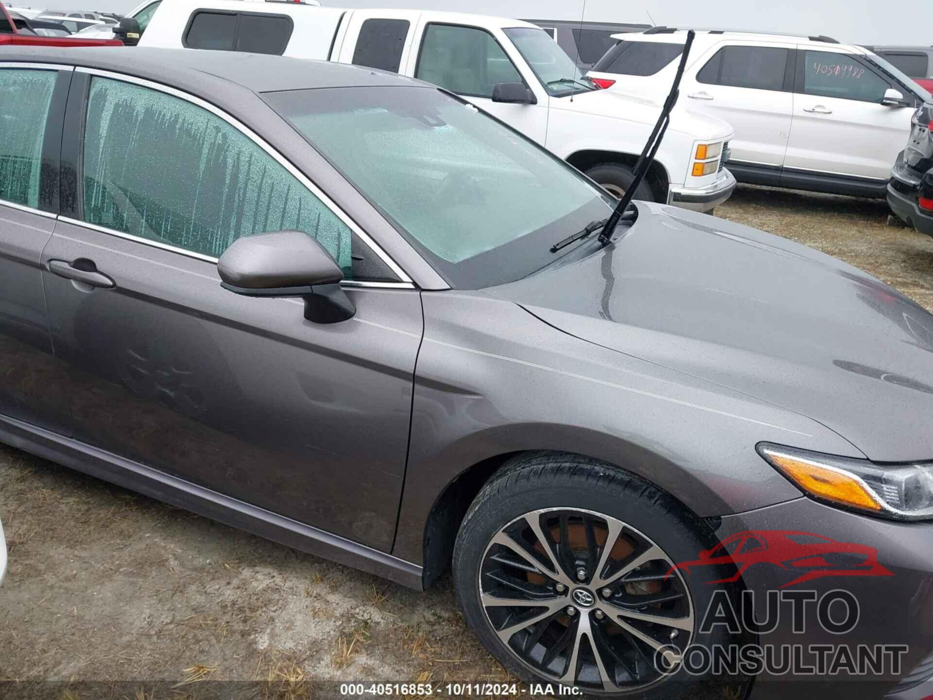TOYOTA CAMRY 2018 - 4T1B11HK7JU137573