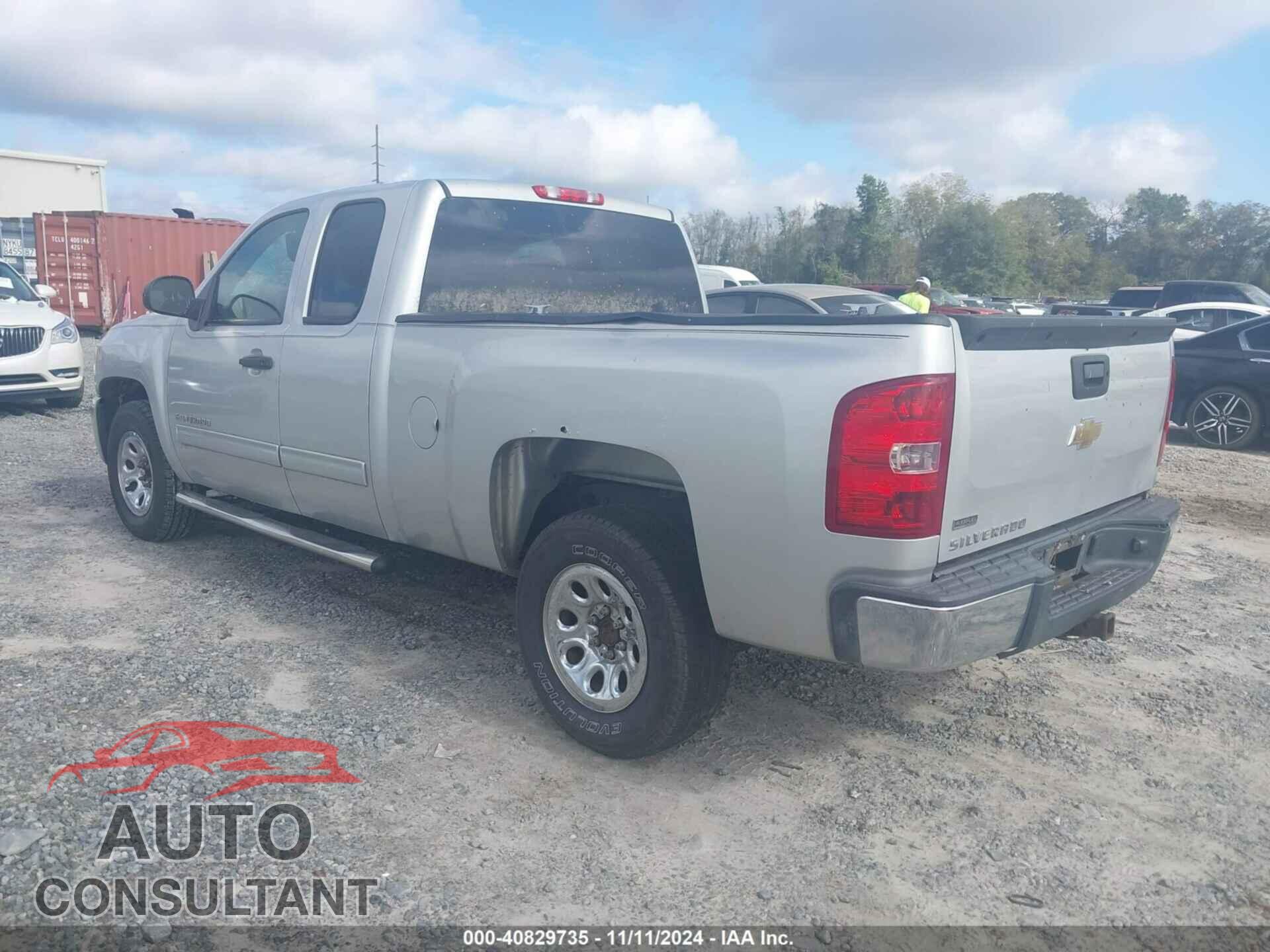 CHEVROLET SILVERADO 1500 2011 - 1GCRCREA1BZ392425
