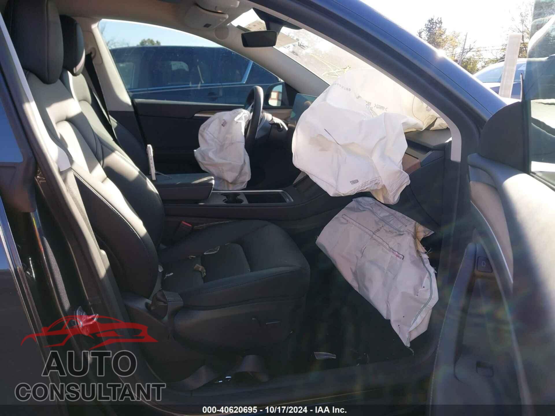 TESLA MODEL Y 2024 - 7SAYGDEE1RA278575