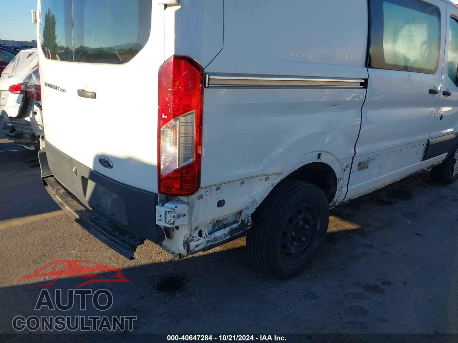 FORD TRANSIT-250 2017 - 1FTYR1YM3HKB10949