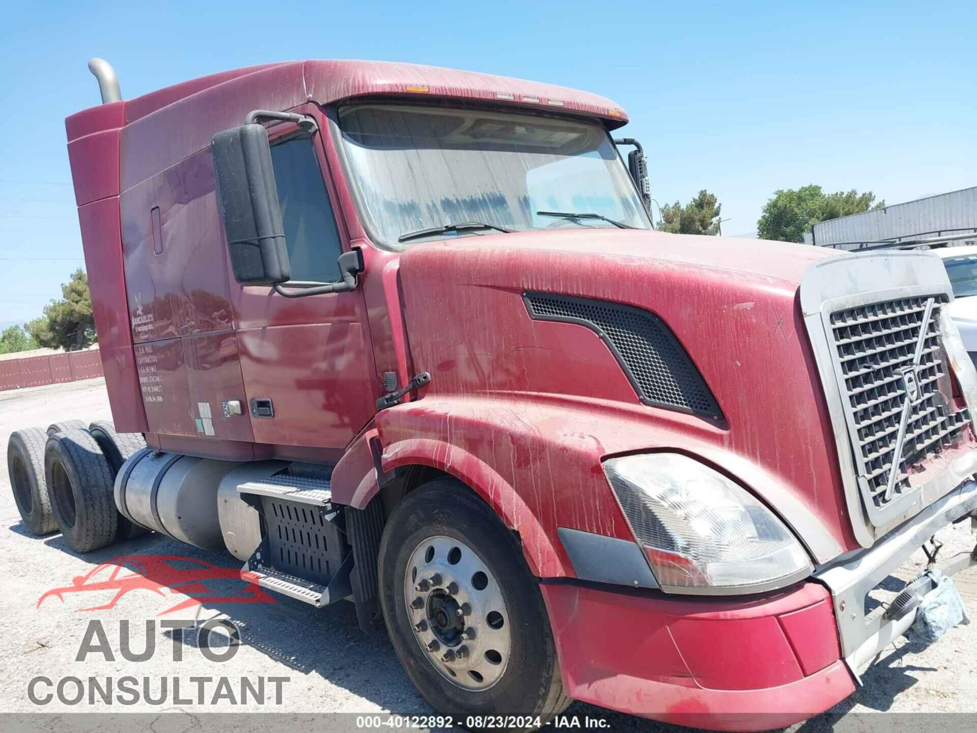 VOLVO VN 2013 - 4V4NC9EH5DN542577