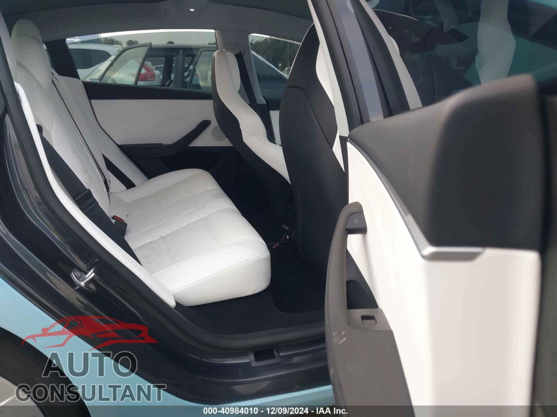 TESLA MODEL 3 2024 - 5YJ3E1ET5RF863849