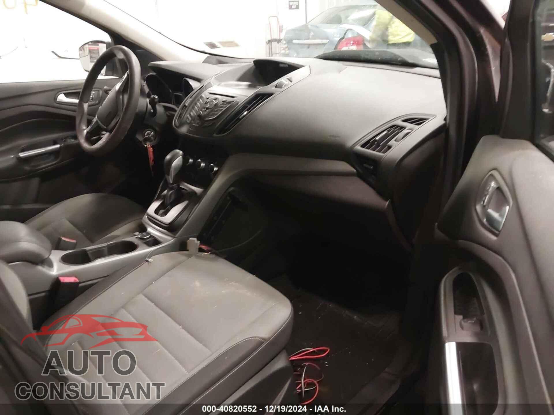FORD ESCAPE 2015 - 1FMCU0GX8FUA81816