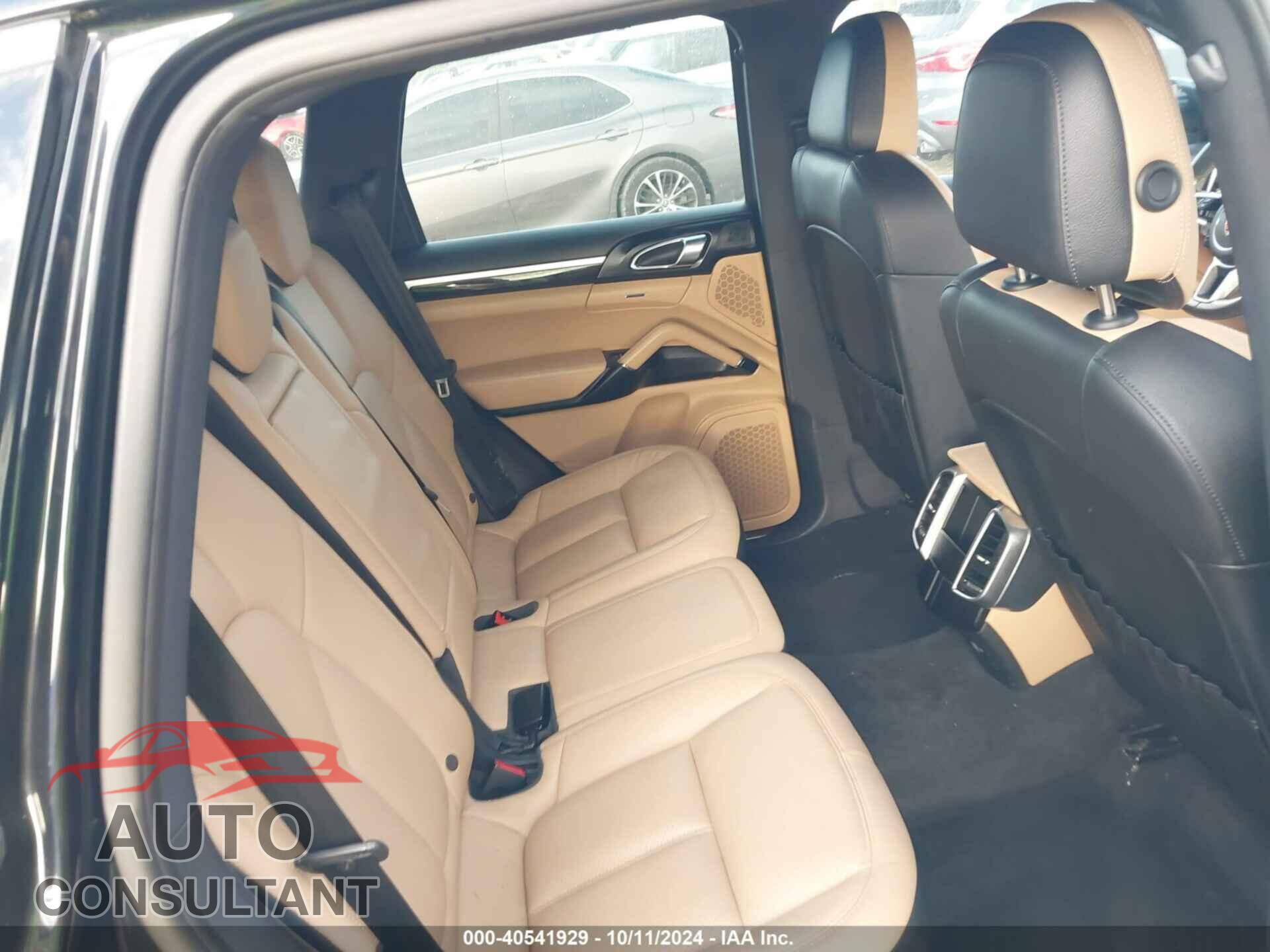 PORSCHE CAYENNE 2018 - WP1AA2A2XJKA04221