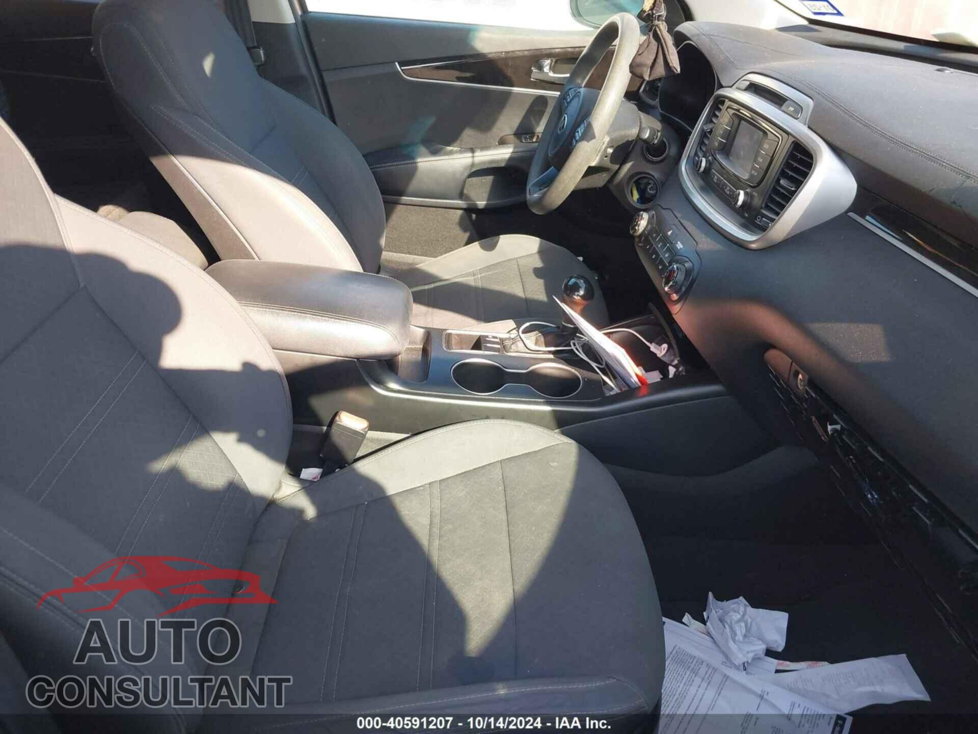 KIA SORENTO 2017 - 5XYPG4A56HG230076