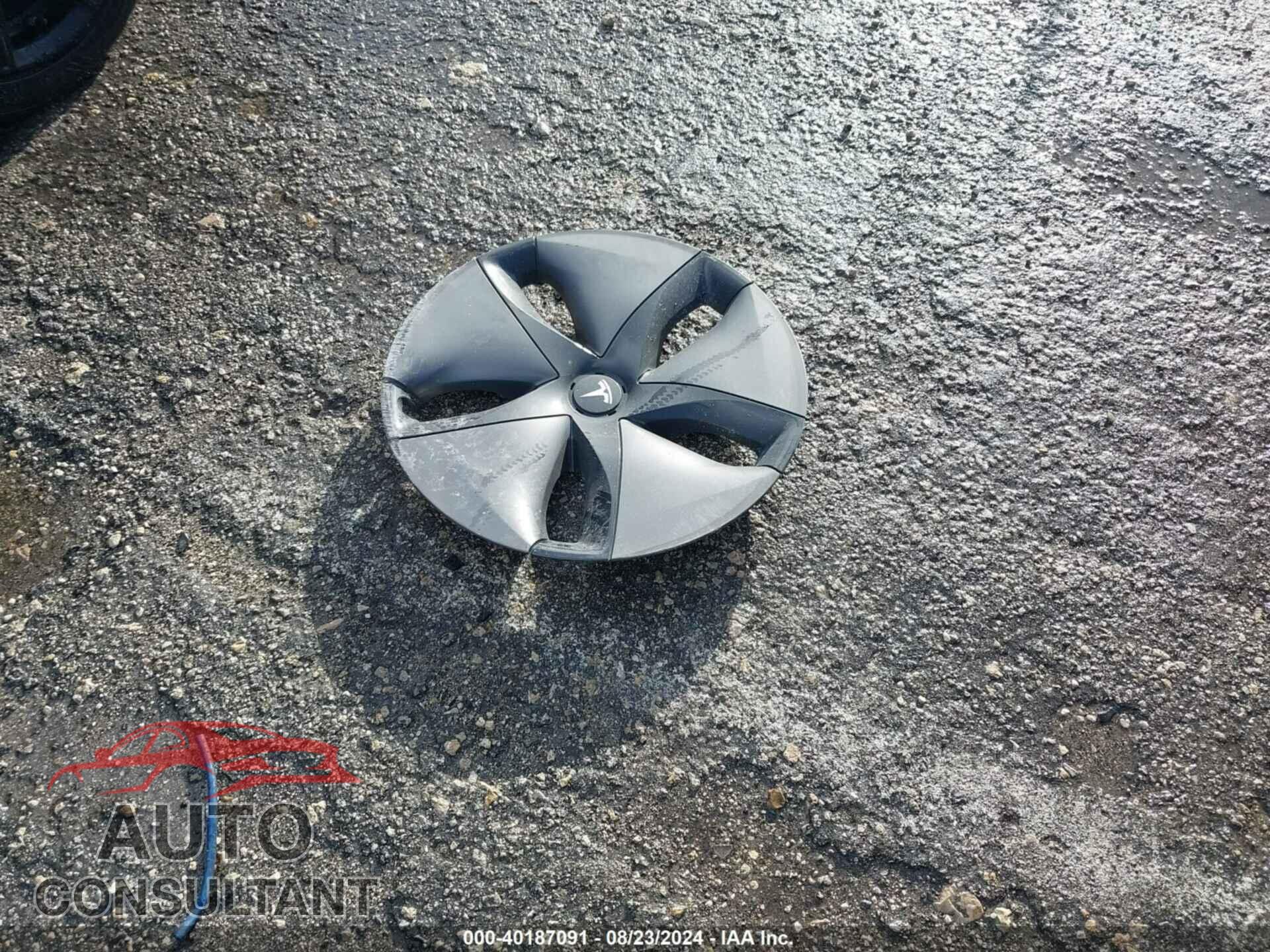 TESLA MODEL 3 2018 - 5YJ3E1EA8JF019372