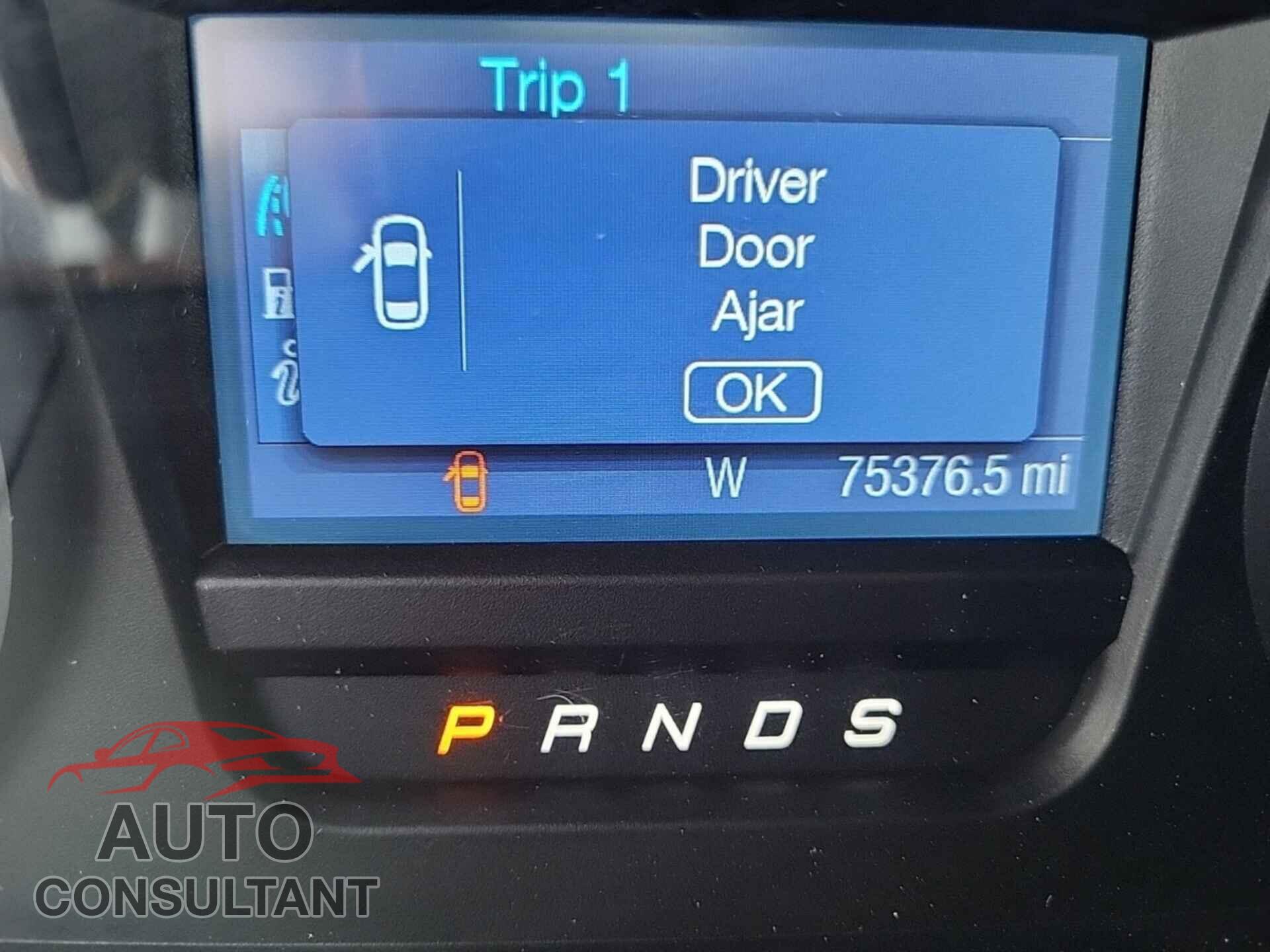 FORD TAURUS 2018 - 1FAHP2E80JG104897